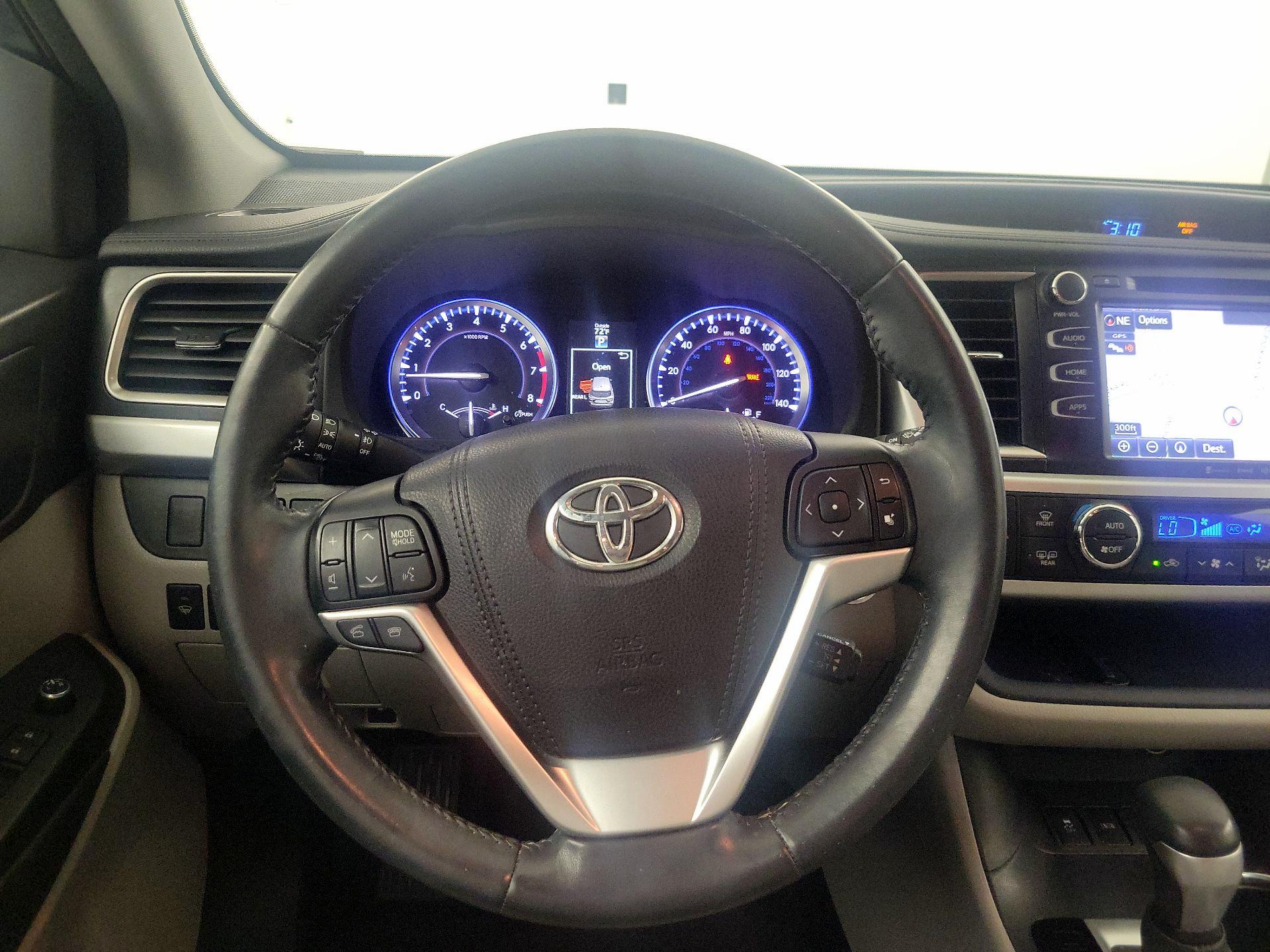 Thumbnail: 2016 Toyota Highlander - 10