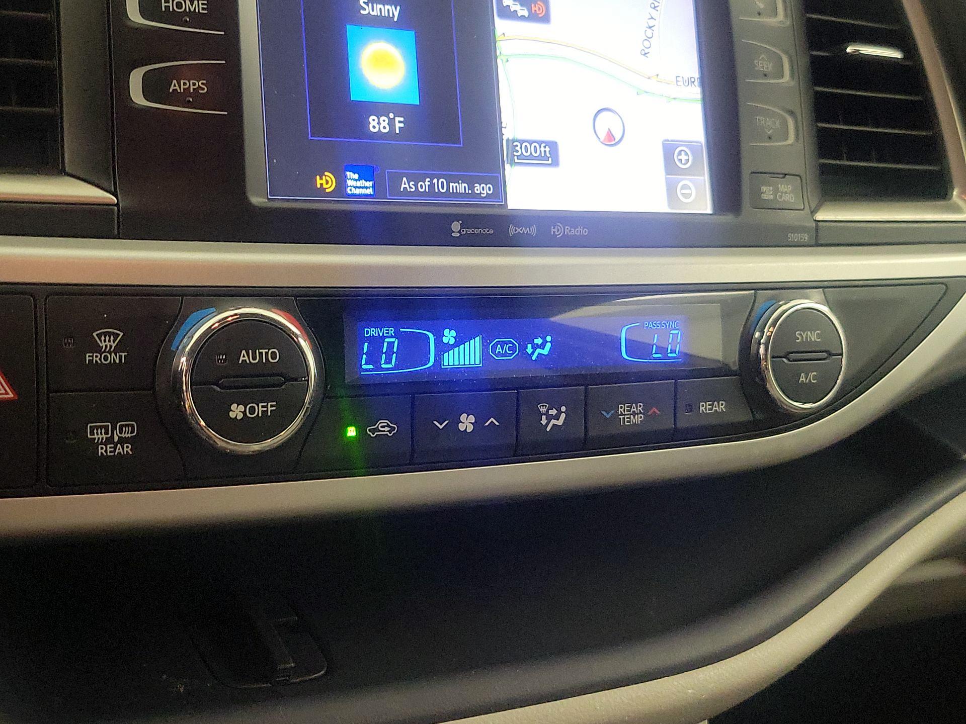 Thumbnail: 2016 Toyota Highlander - 16