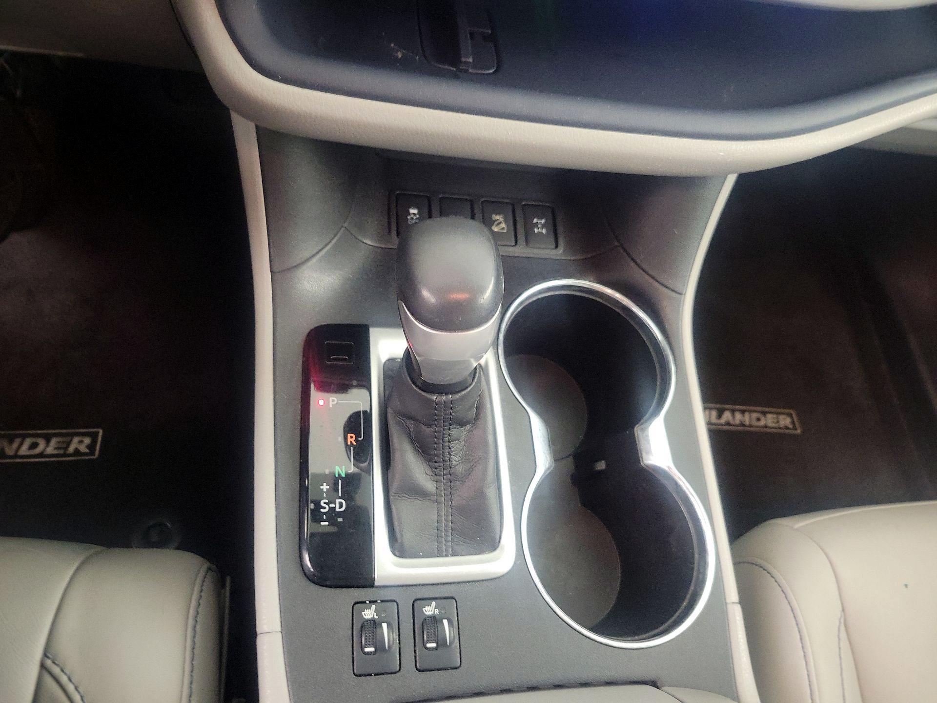 Thumbnail: 2016 Toyota Highlander - 17