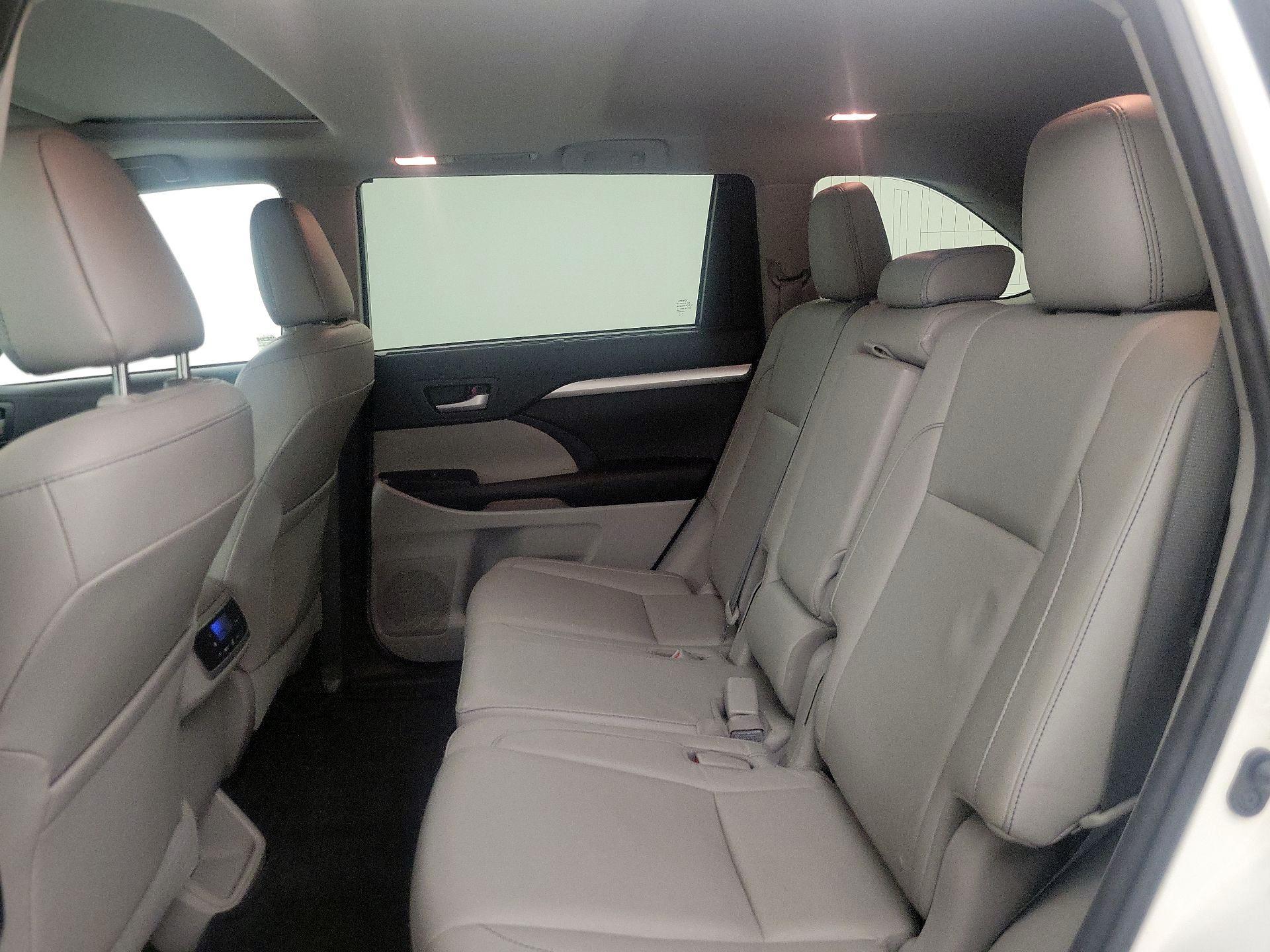 Thumbnail: 2016 Toyota Highlander - 19