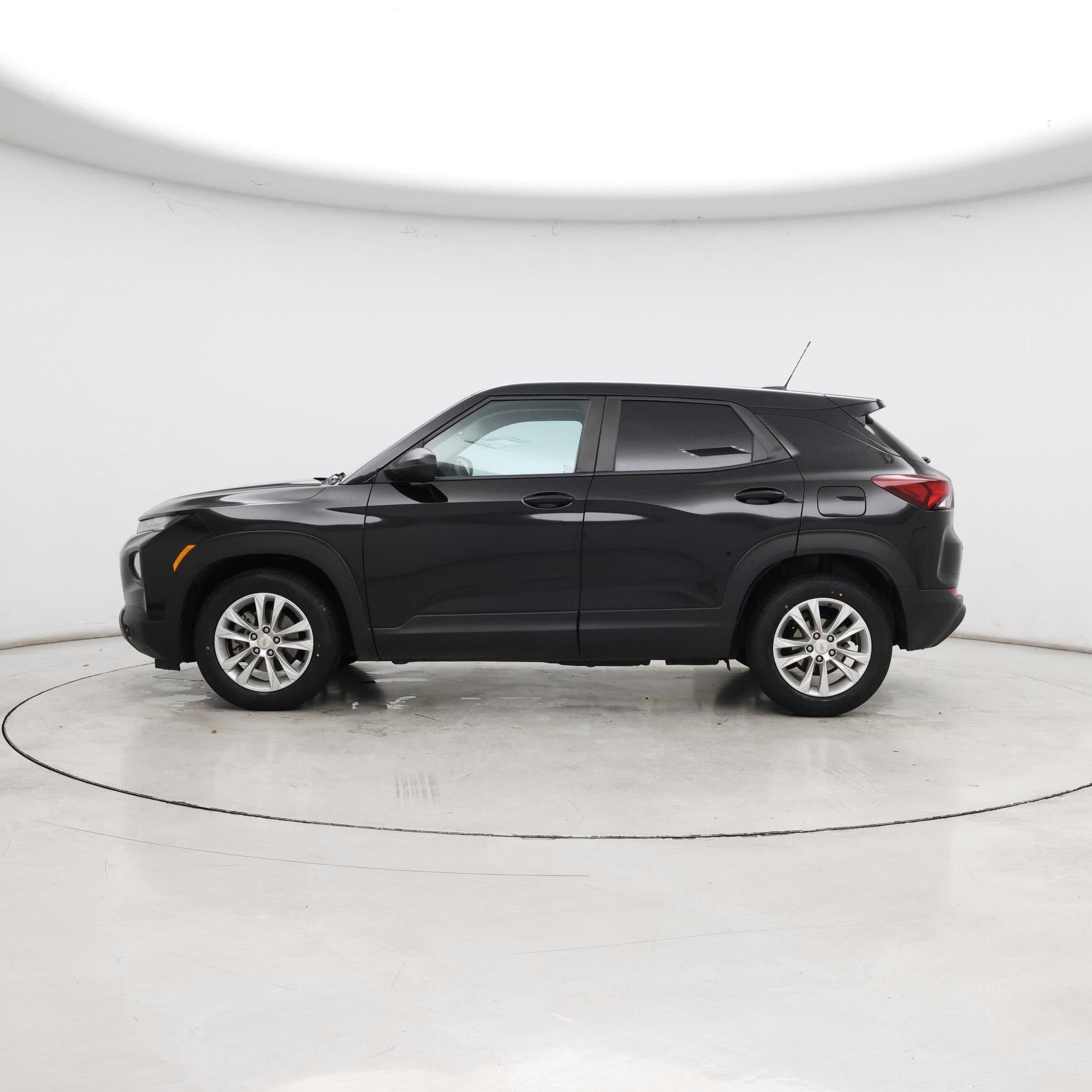 Thumbnail: 2023 Chevrolet TrailBlazer - 3
