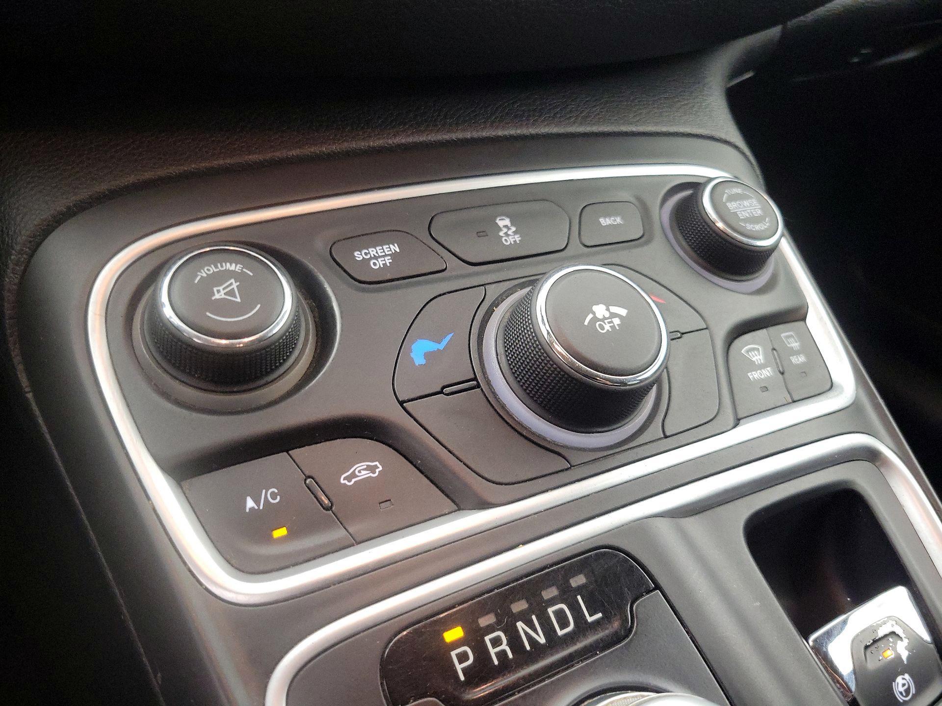 Thumbnail: 2016 Chrysler 200 - 16