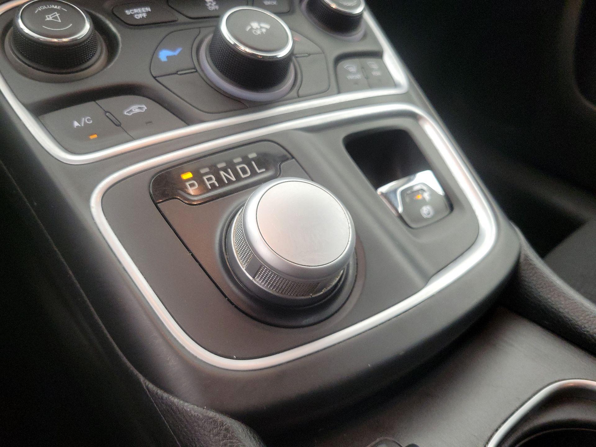 Thumbnail: 2016 Chrysler 200 - 17