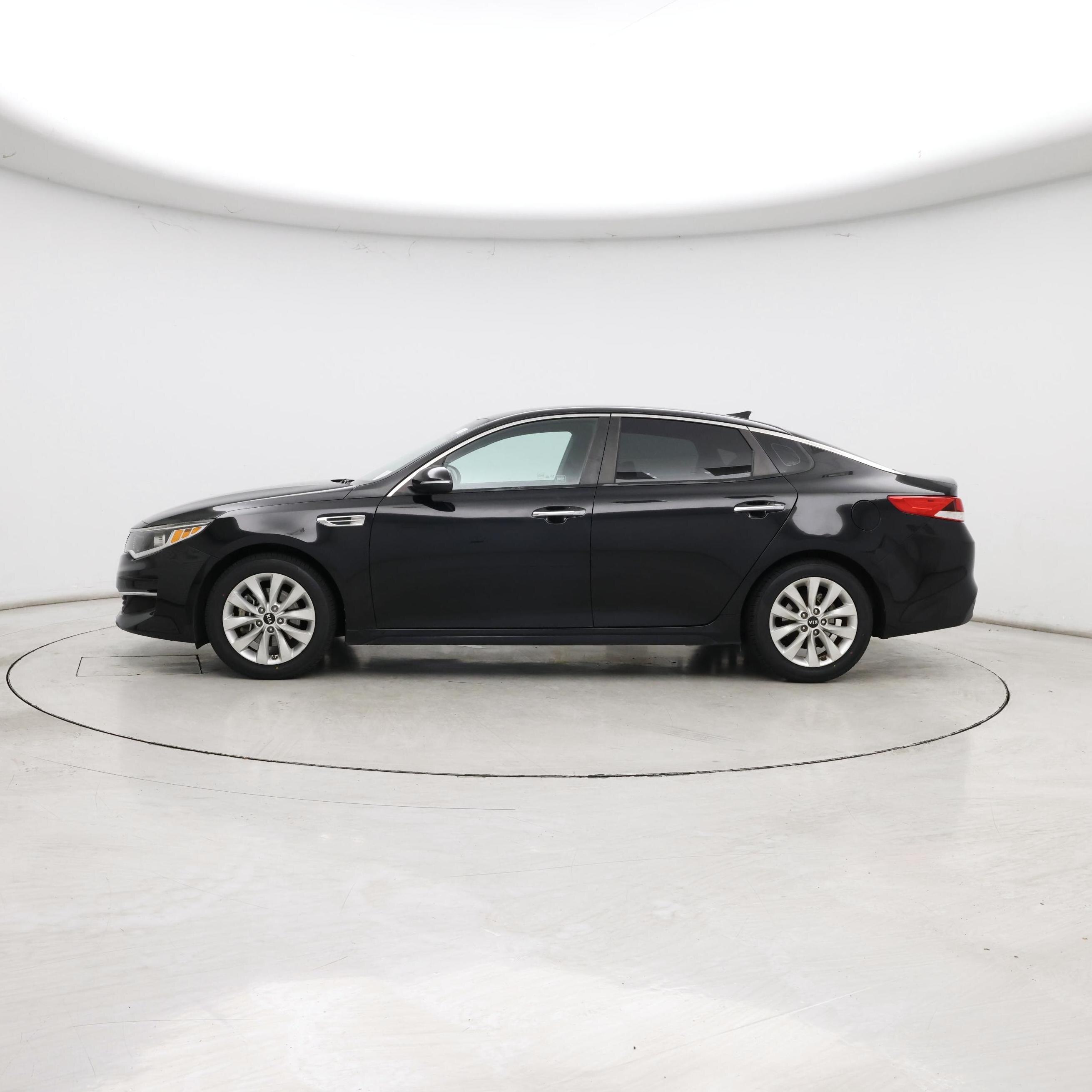 Thumbnail: 2018 Kia Optima - 3