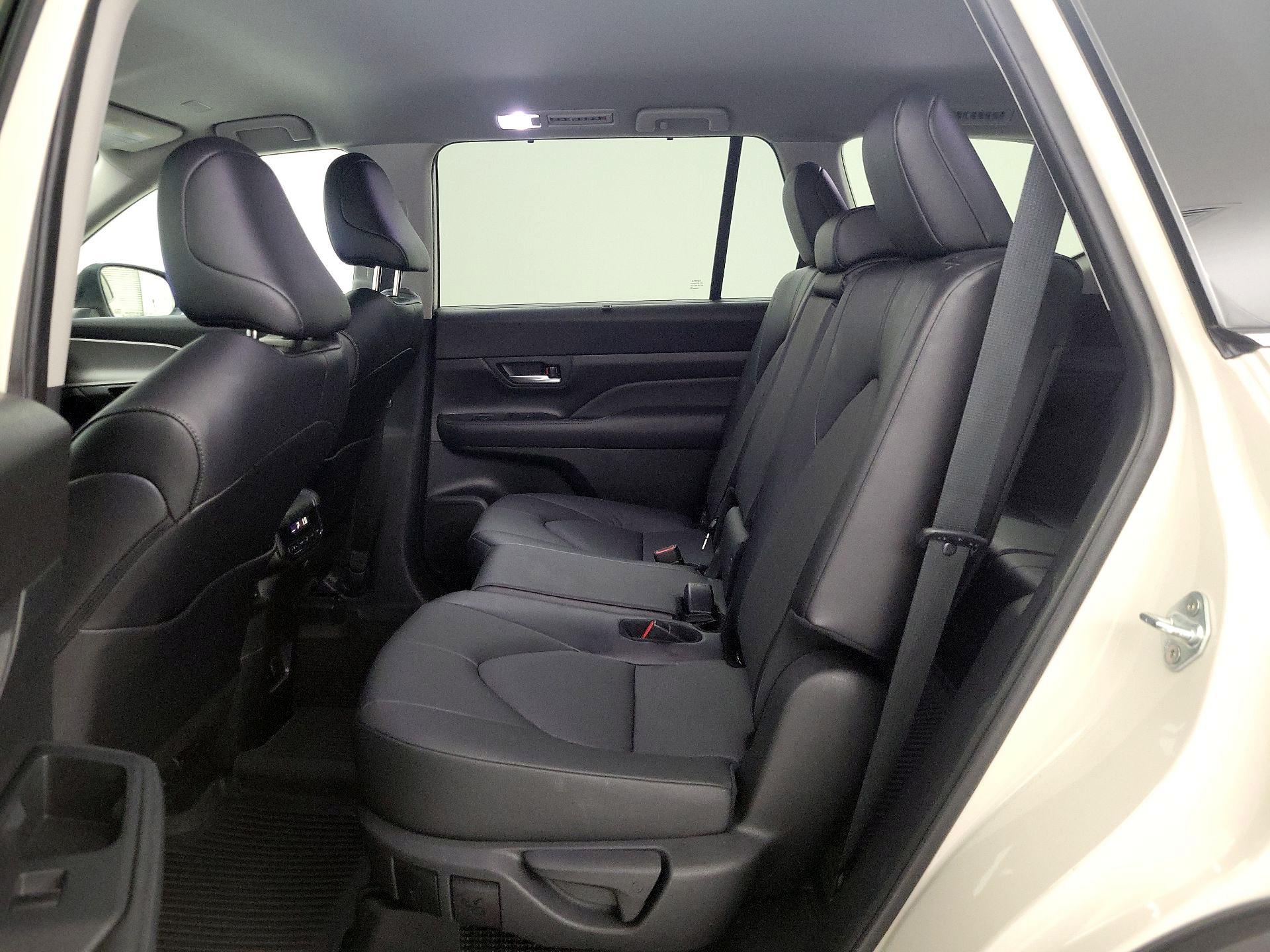 Thumbnail: 2024 Toyota Highlander - 19