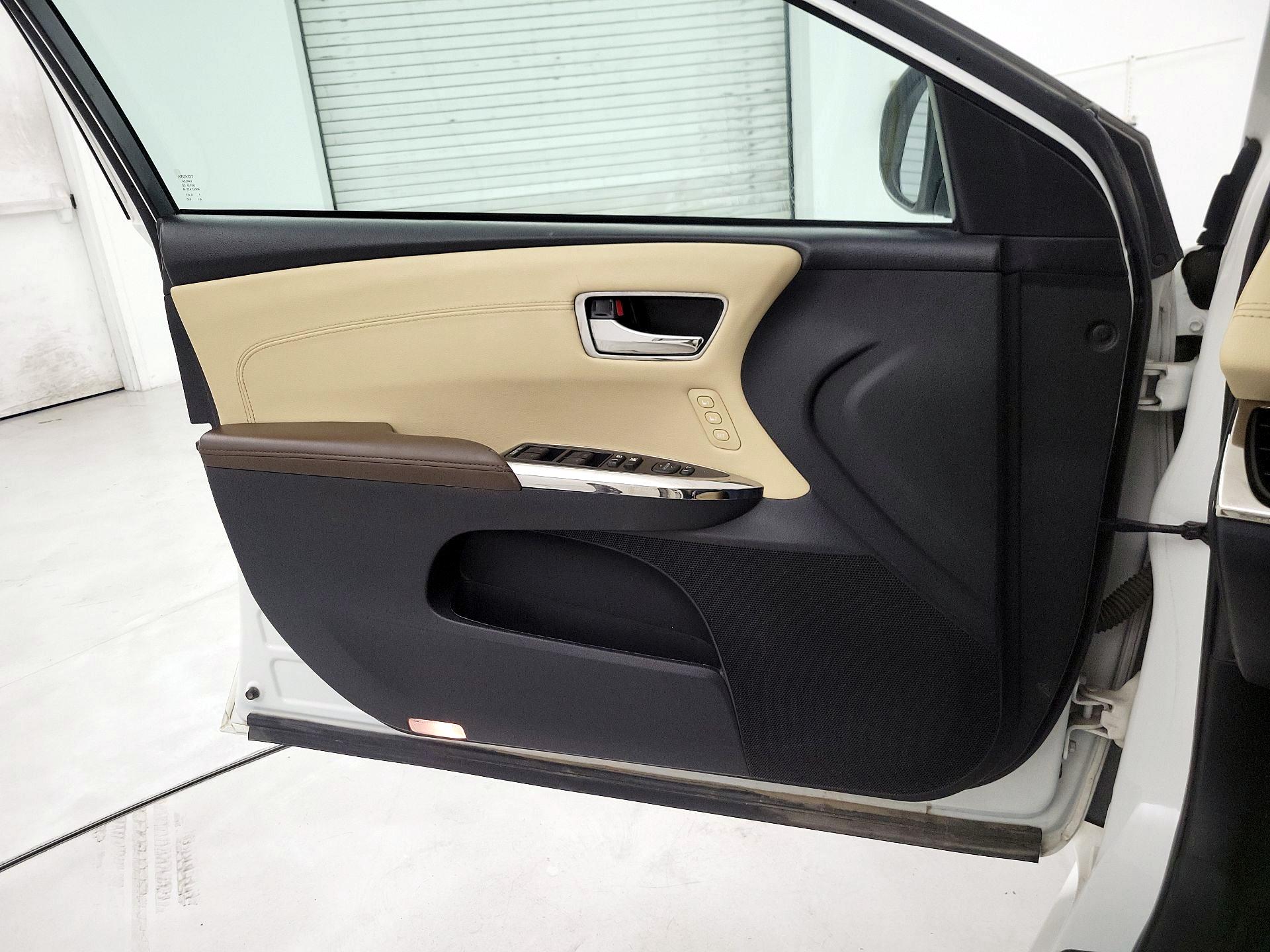 Thumbnail: 2016 Toyota Avalon - 12