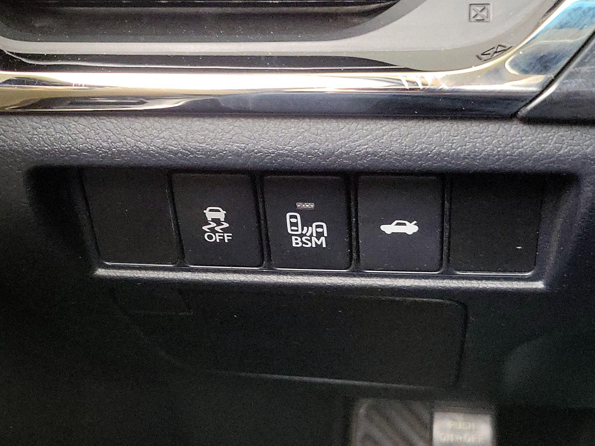 Thumbnail: 2016 Toyota Avalon - 13