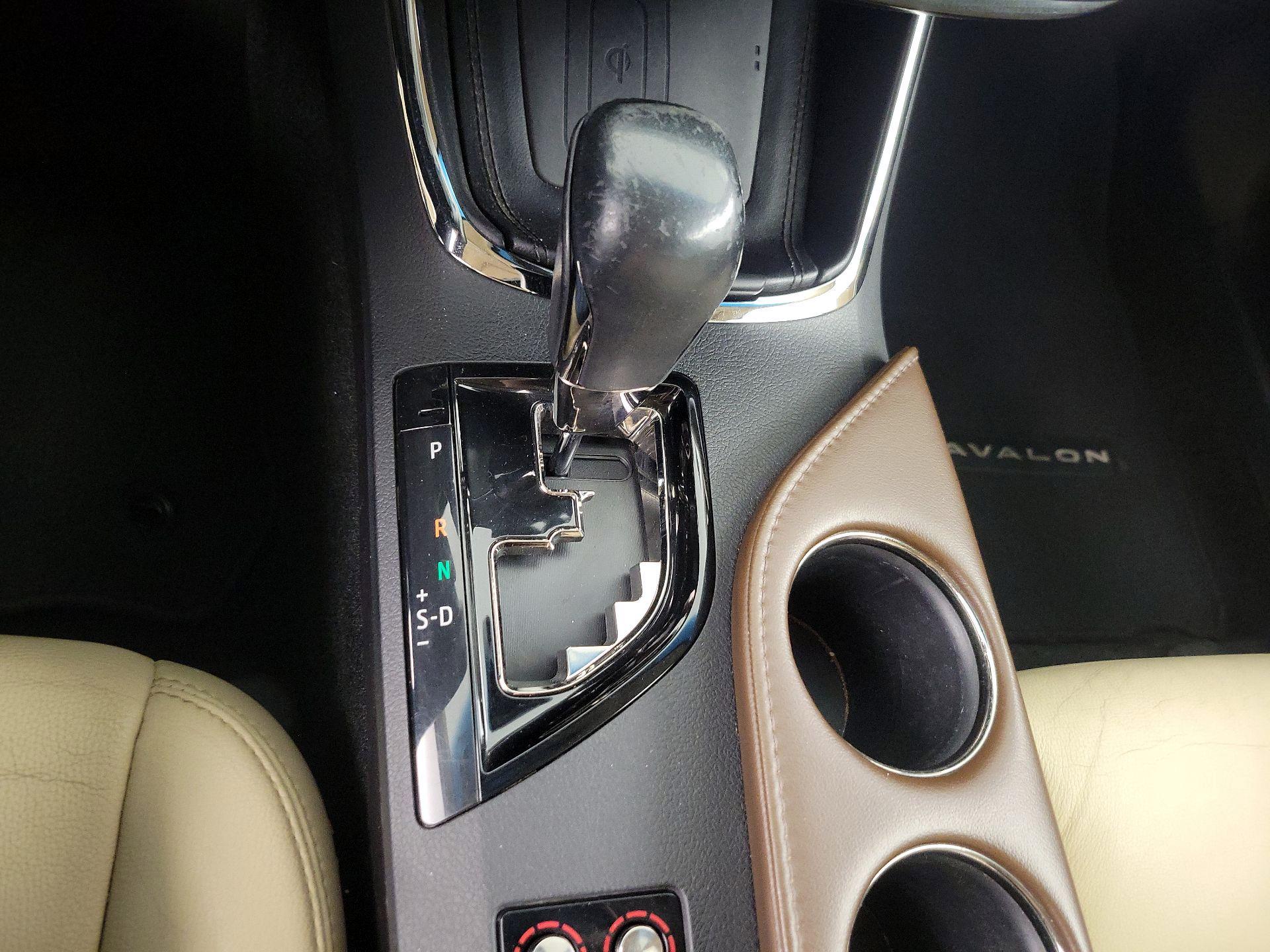 Thumbnail: 2016 Toyota Avalon - 18