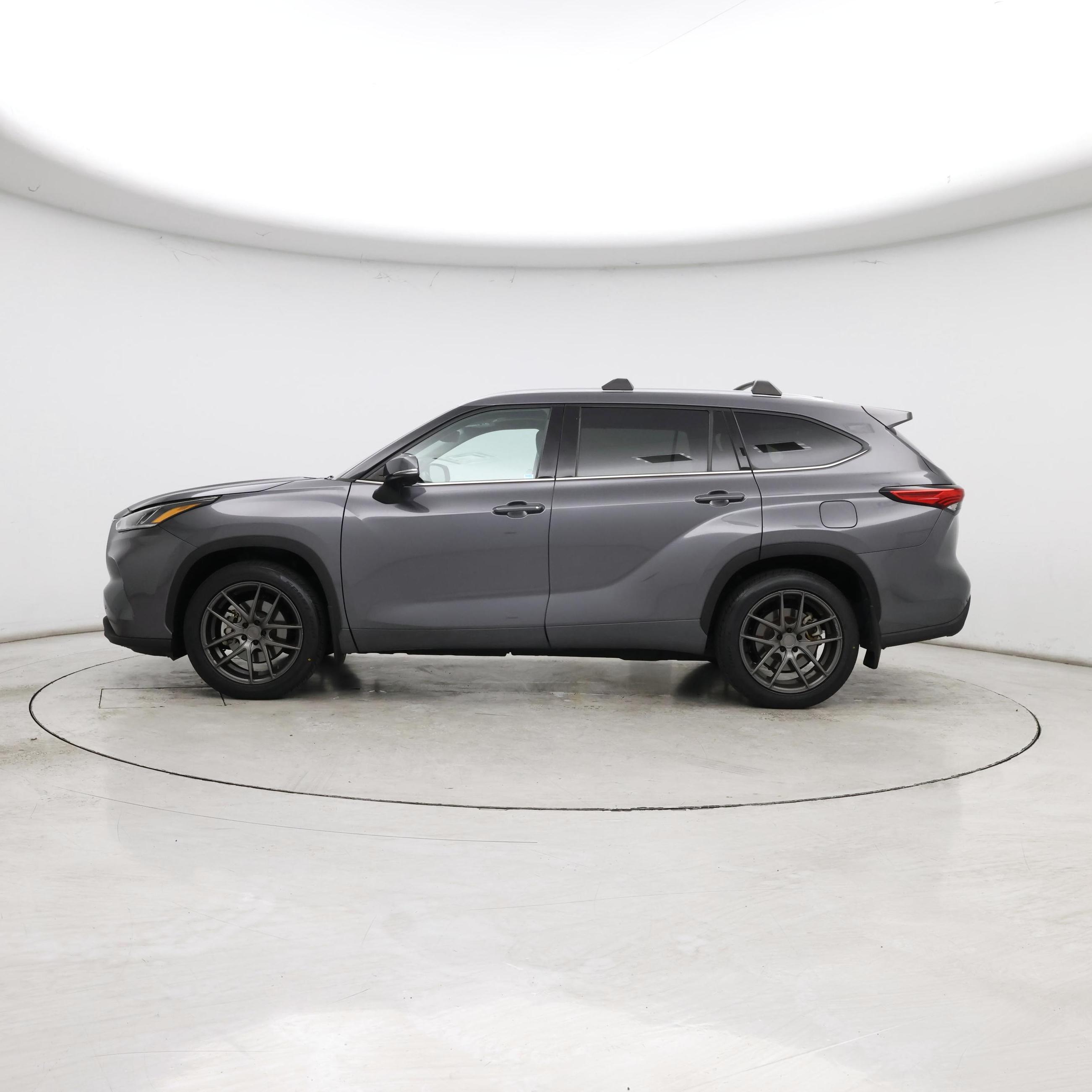 Thumbnail: 2021 Toyota Highlander - 3