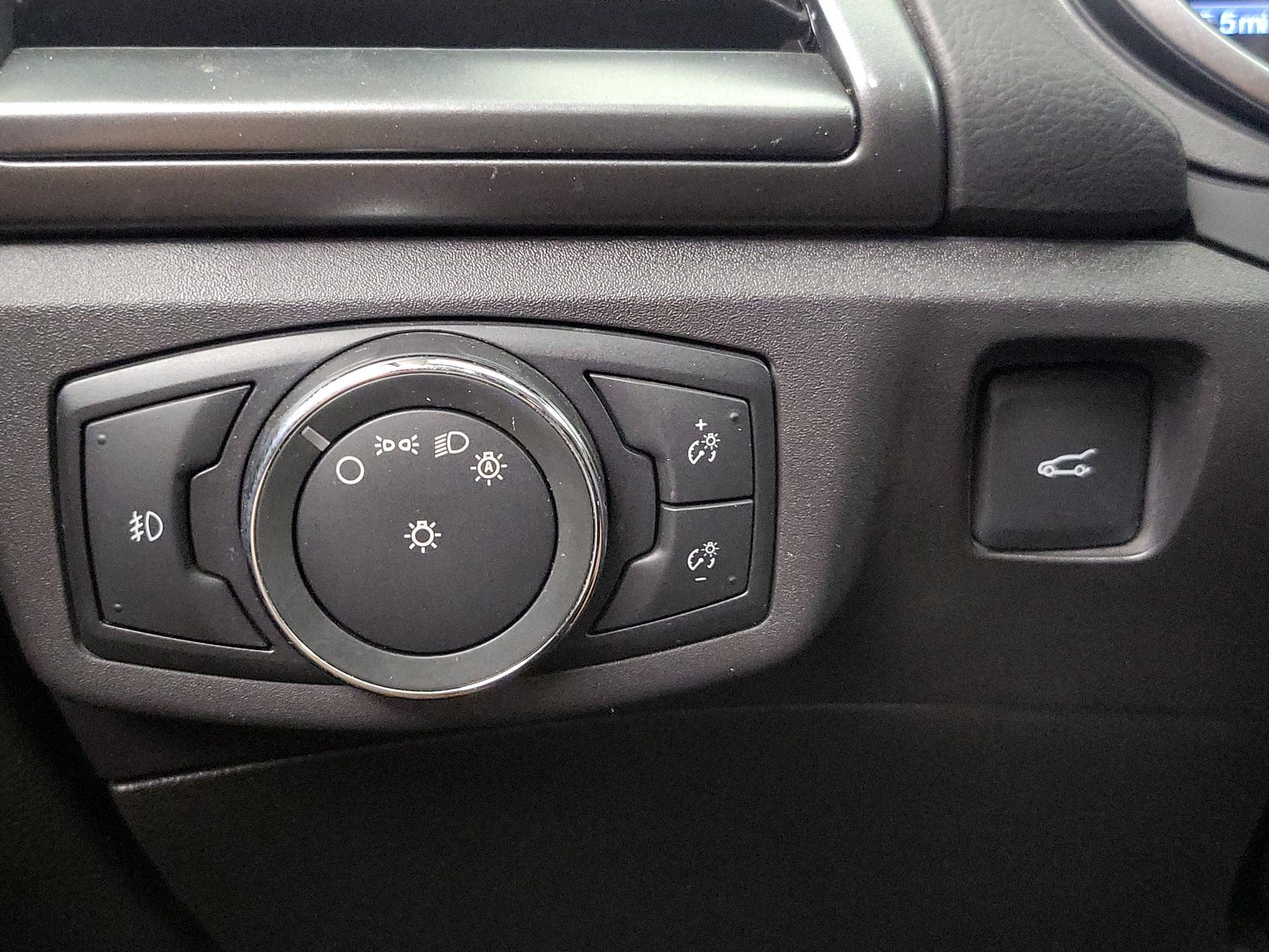 Thumbnail: 2016 Ford Fusion - 13