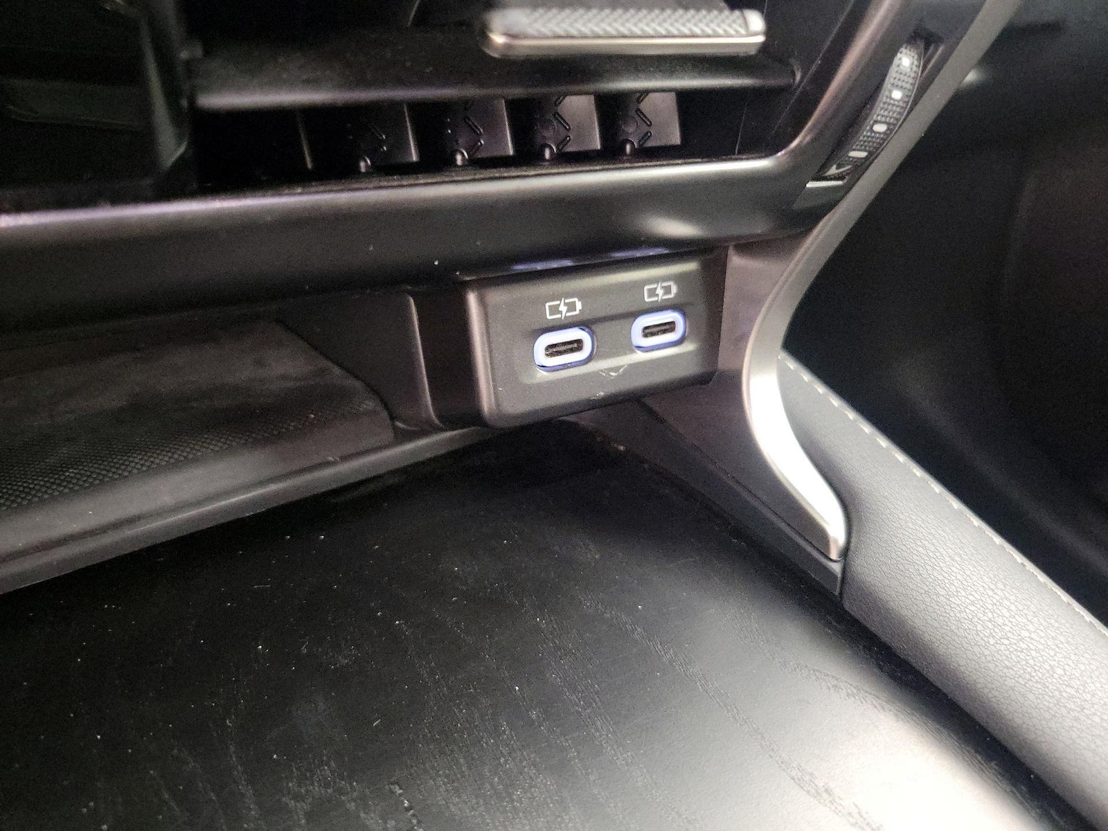 2023 Lexus RX Hybrid 350h - Photo 19