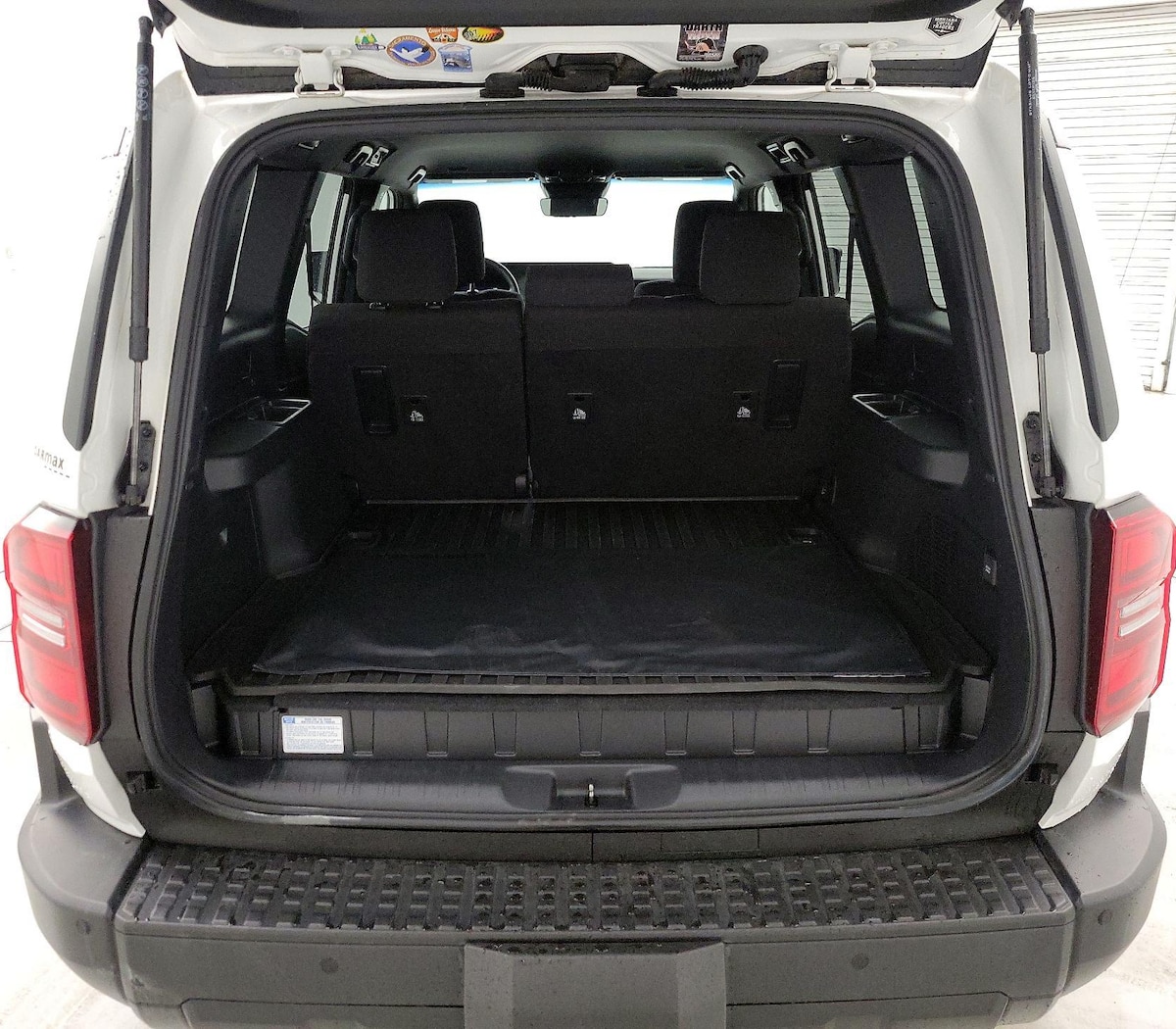 Trunk/Cargo (Seats Up)