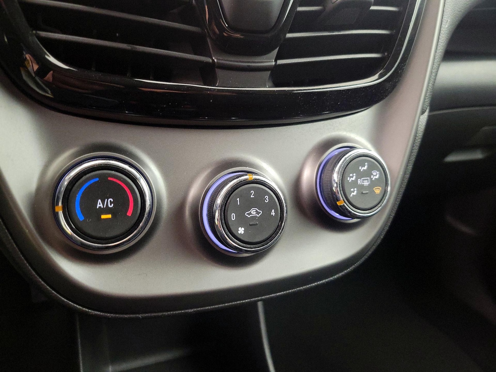 2021 Chevrolet Spark LS - Photo 17