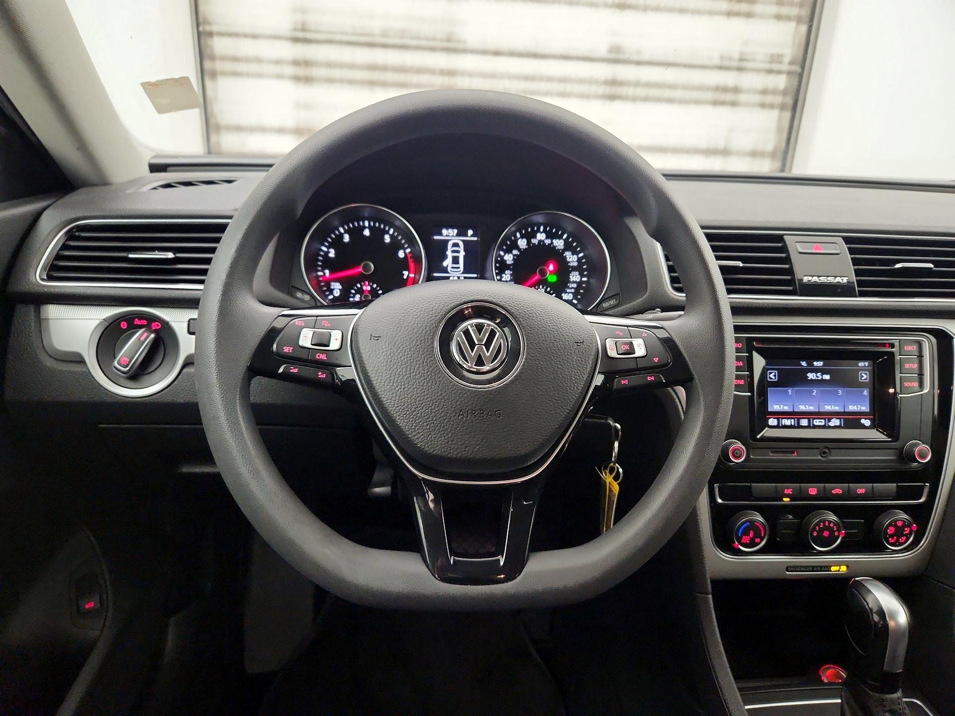 Thumbnail: 2018 Volkswagen Passat - 10