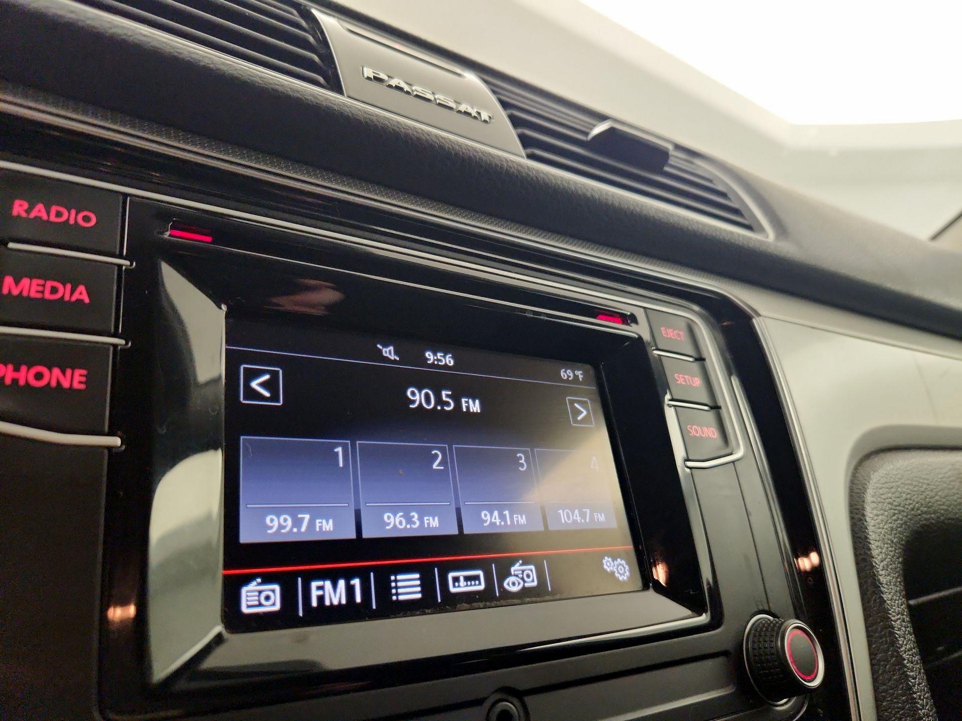 Thumbnail: 2018 Volkswagen Passat - 15