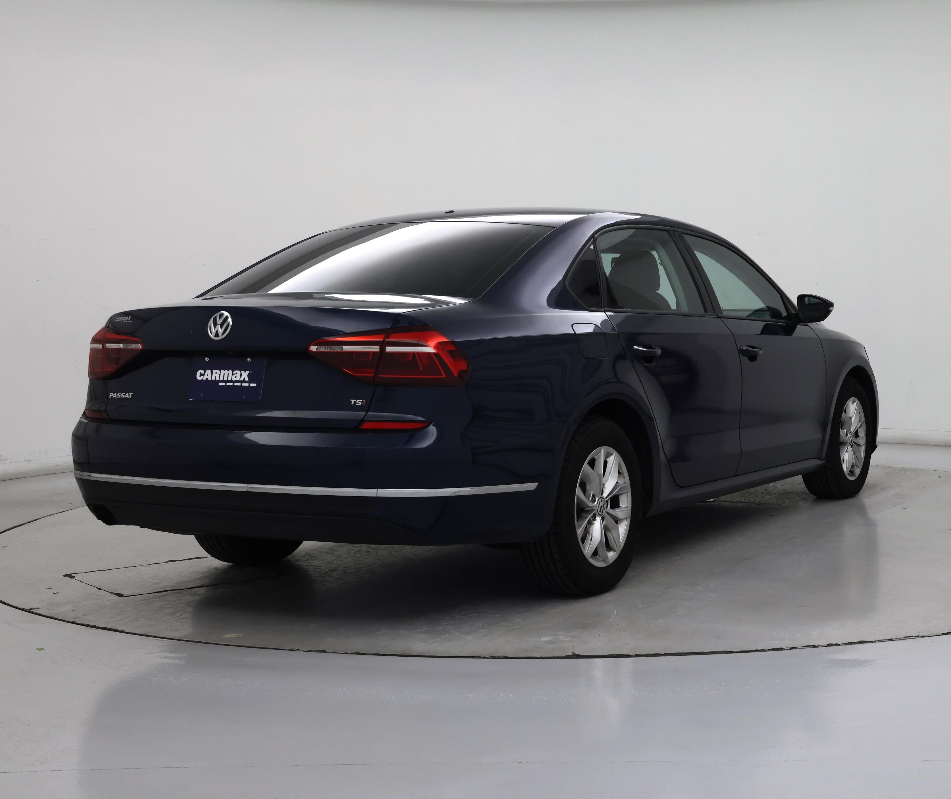 Thumbnail: 2018 Volkswagen Passat - 8