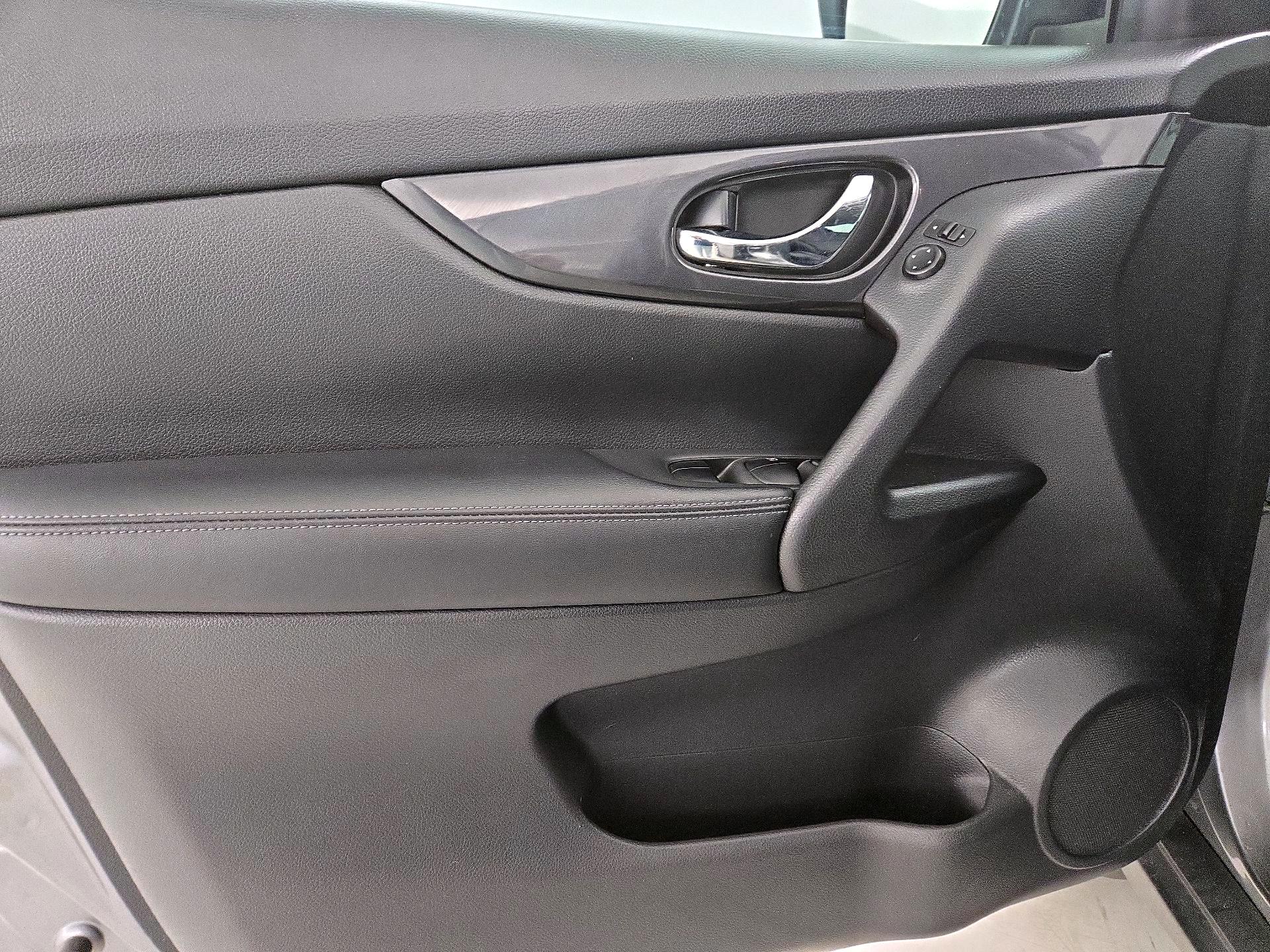Thumbnail: 2018 Nissan Rogue - 12