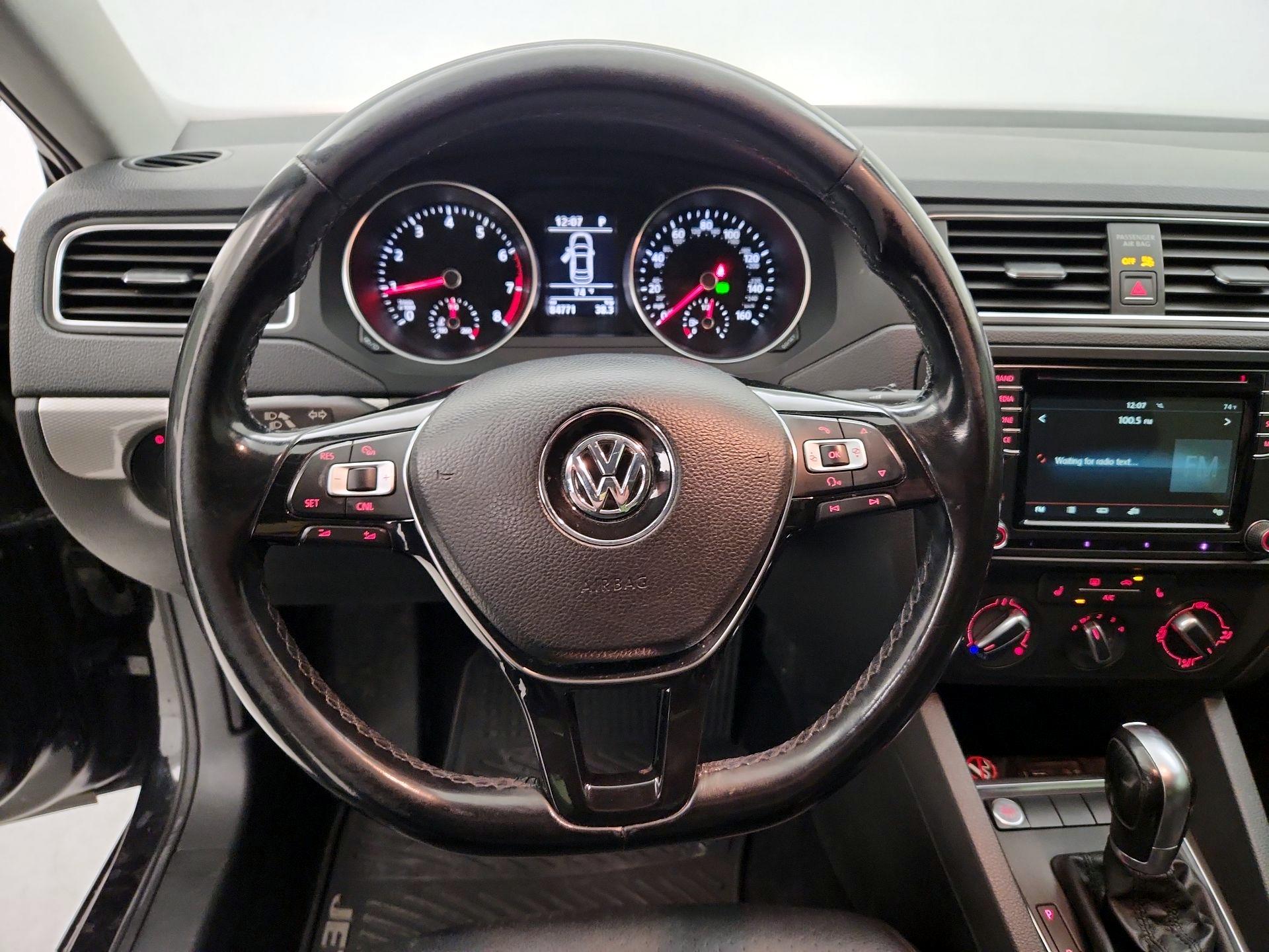 Thumbnail: 2017 Volkswagen Jetta - 10