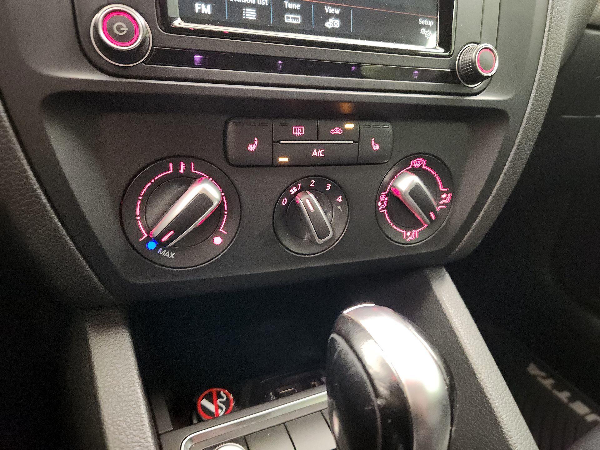 Thumbnail: 2017 Volkswagen Jetta - 16