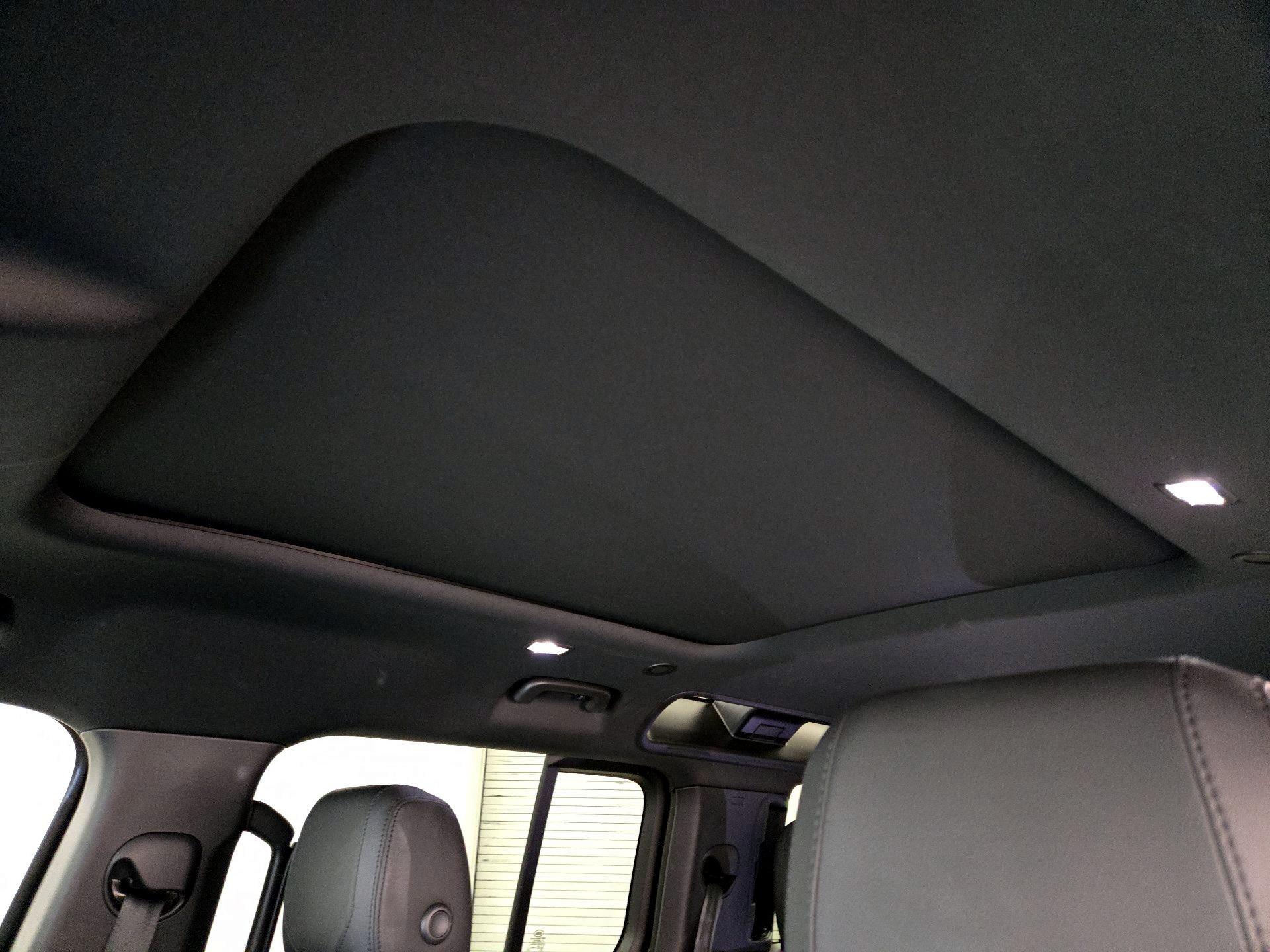 Thumbnail: 2022 Land Rover Defender - 20