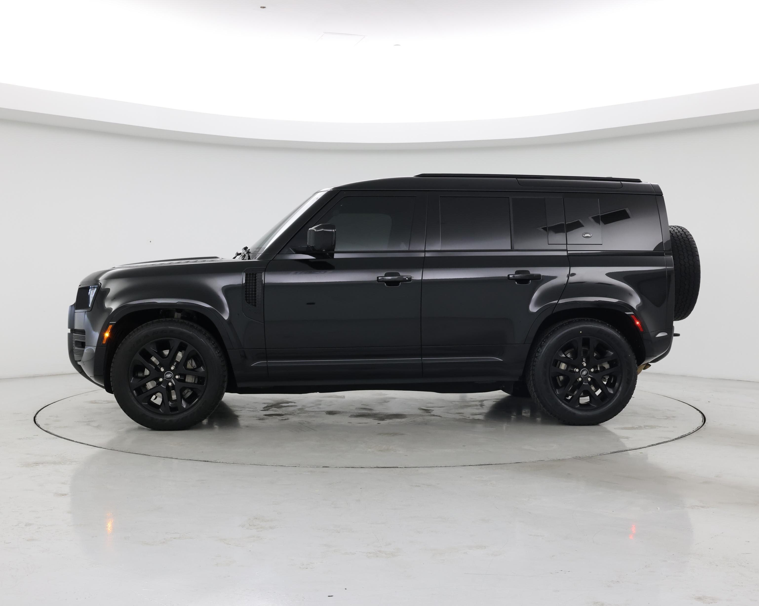 Thumbnail: 2022 Land Rover Defender - 3