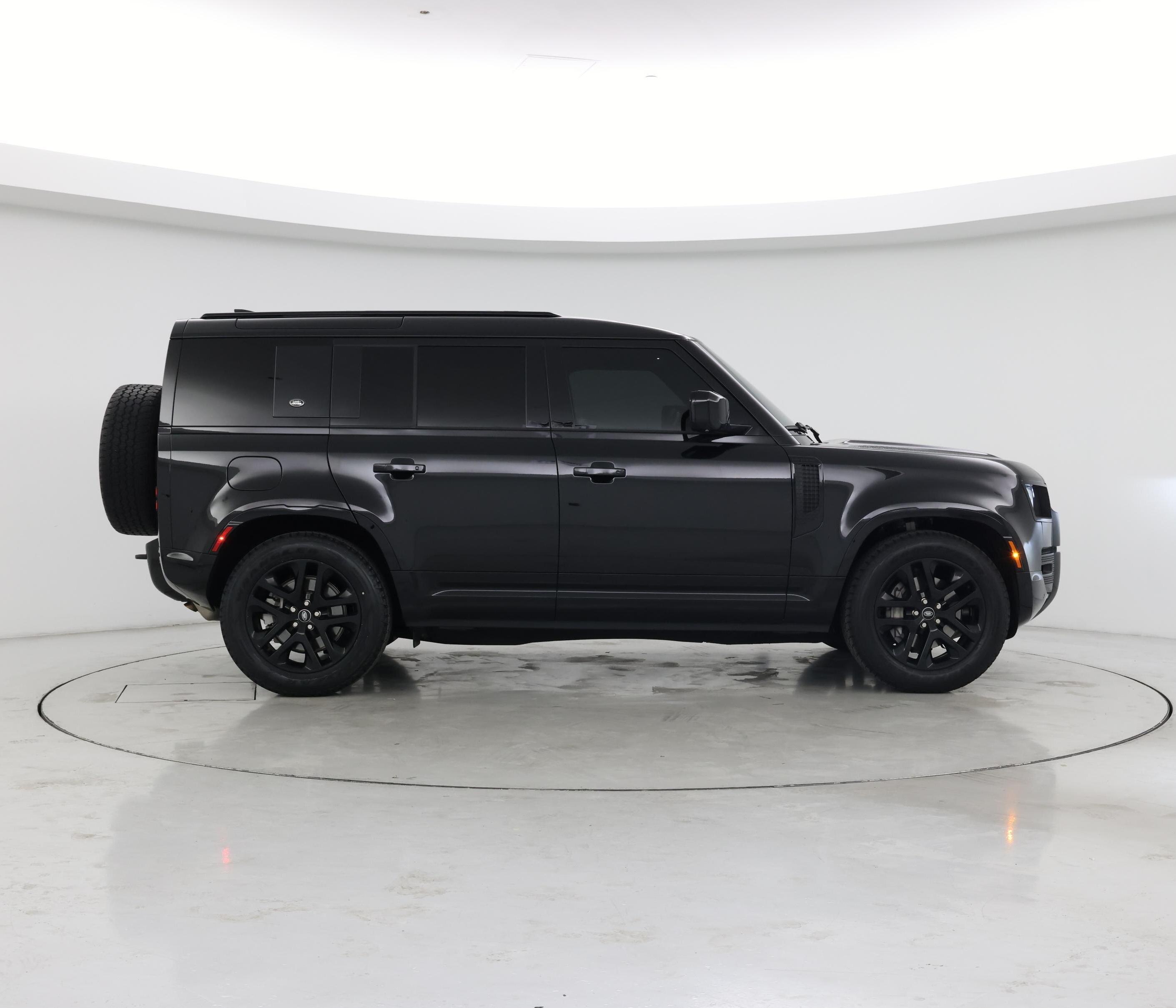 Thumbnail: 2022 Land Rover Defender - 7