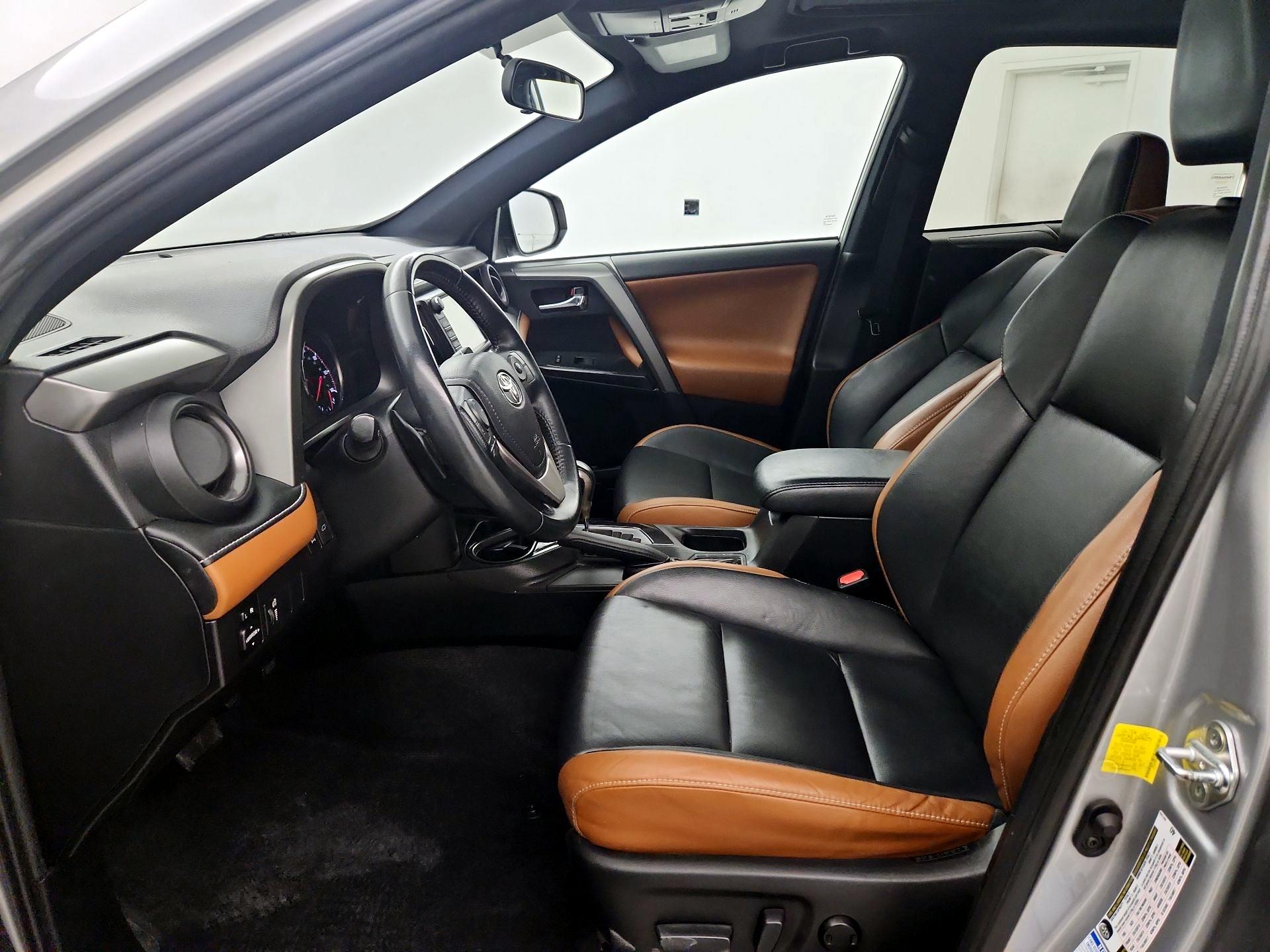 Thumbnail: 2016 Toyota RAV4 - 11