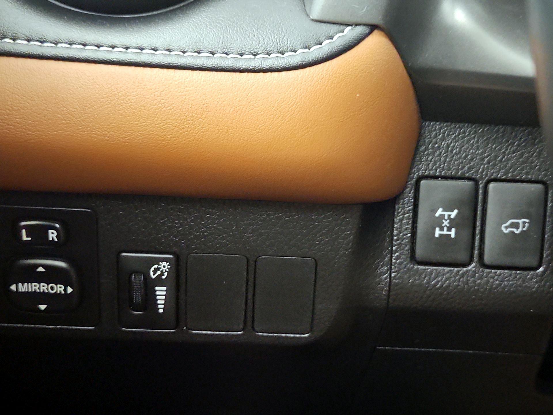 Thumbnail: 2016 Toyota RAV4 - 13