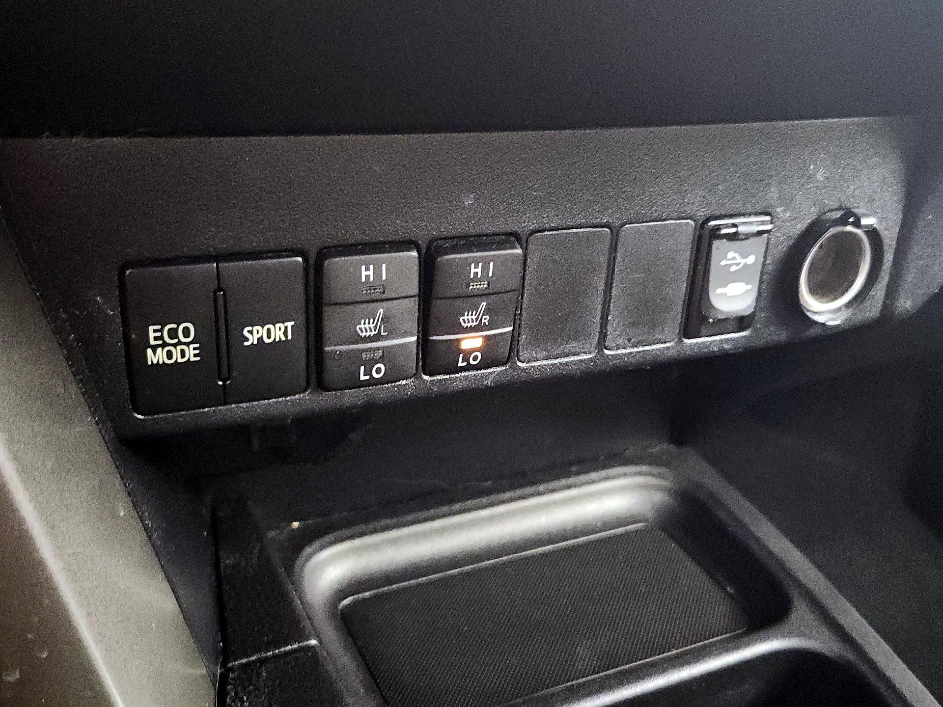 Thumbnail: 2016 Toyota RAV4 - 18