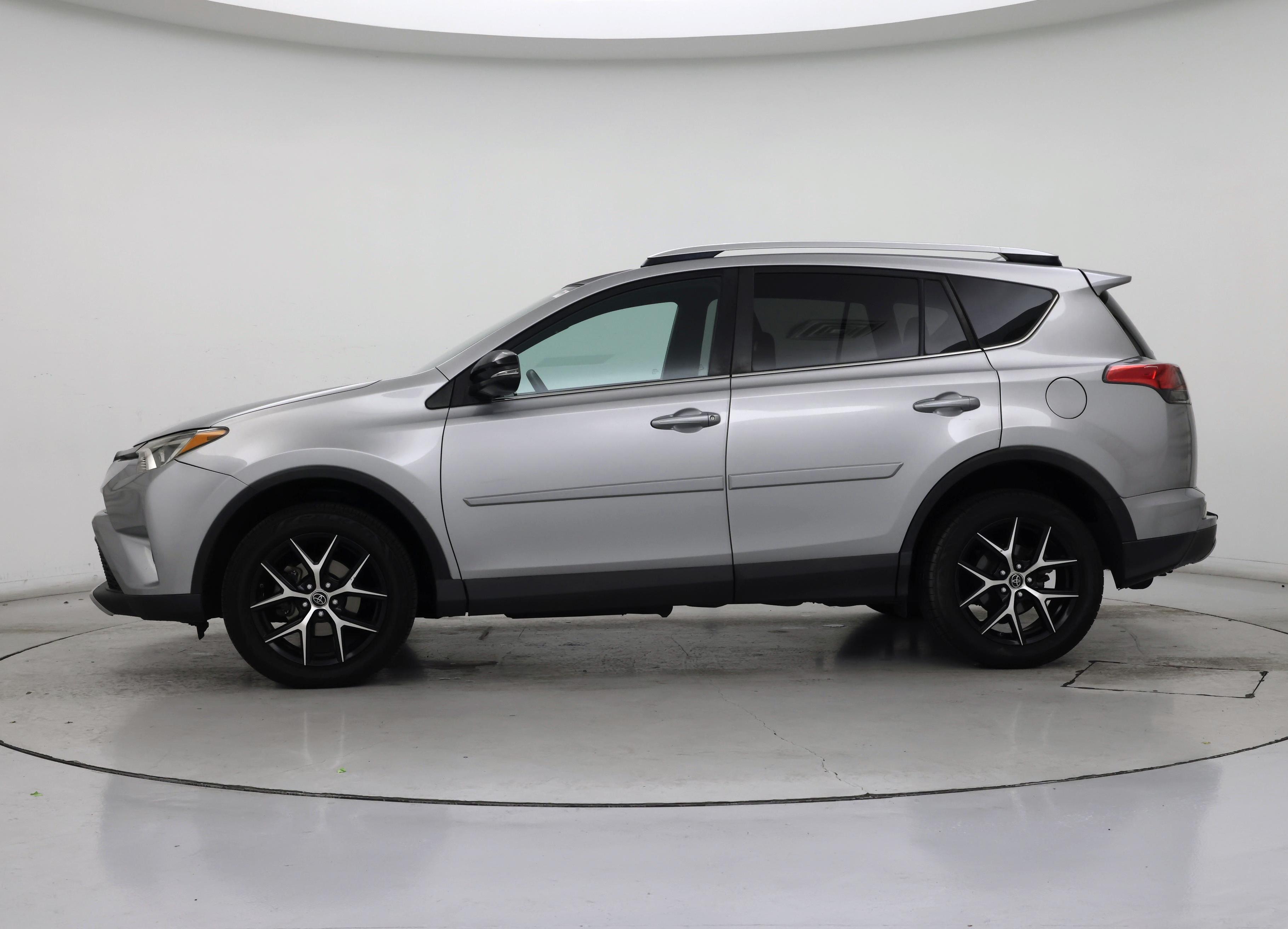 Thumbnail: 2016 Toyota RAV4 - 3