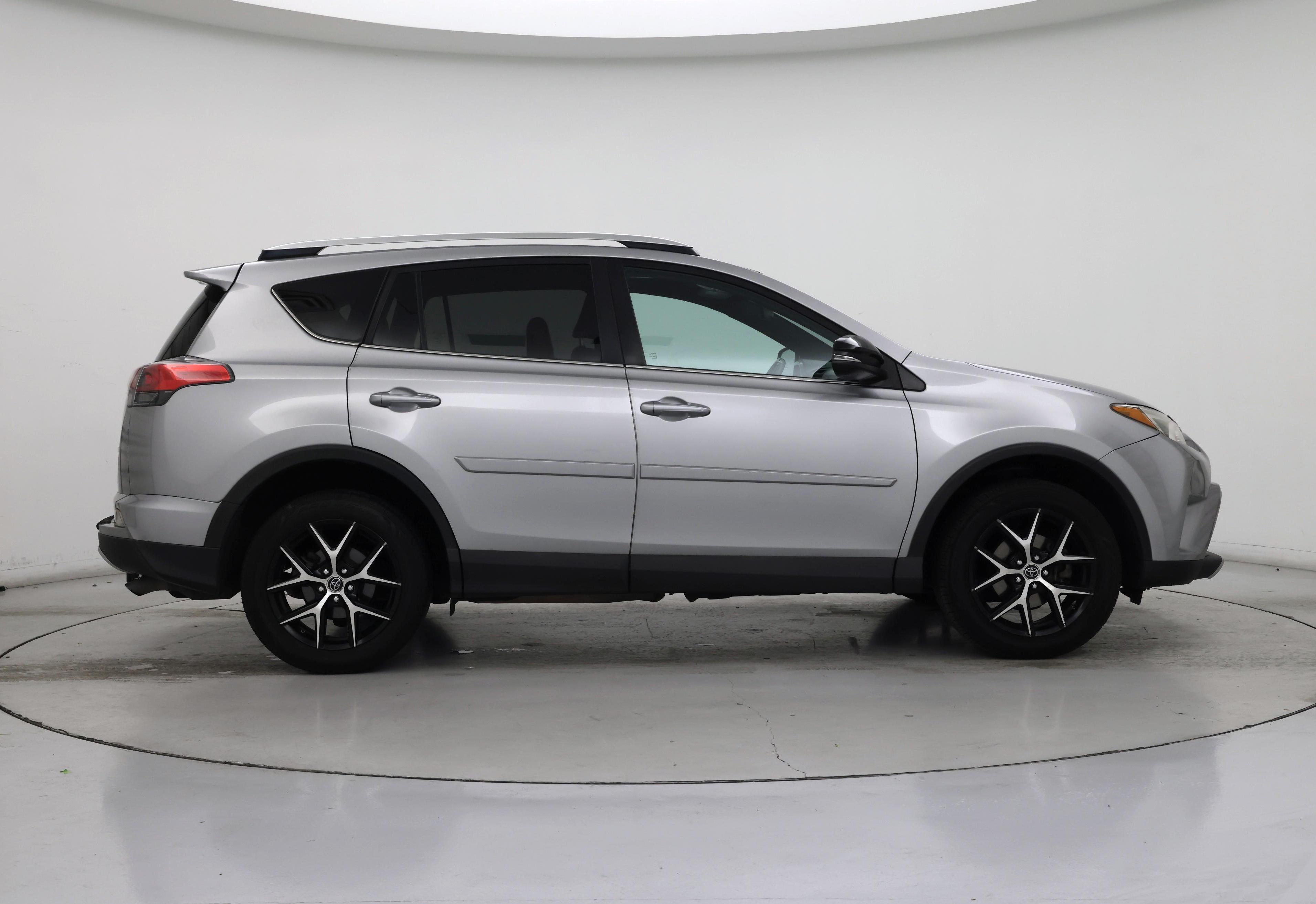Thumbnail: 2016 Toyota RAV4 - 7