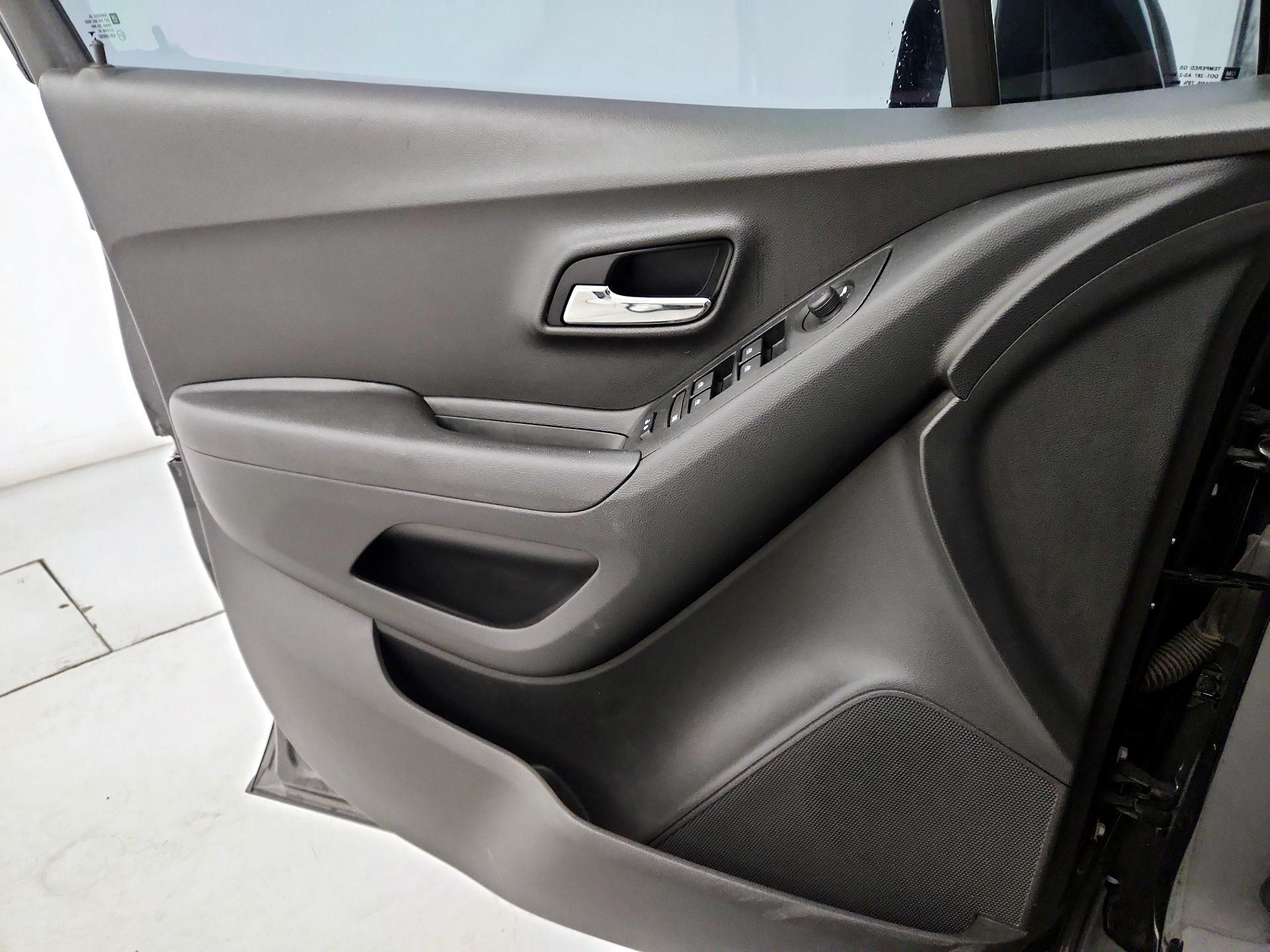 Thumbnail: 2019 Chevrolet Trax - 12