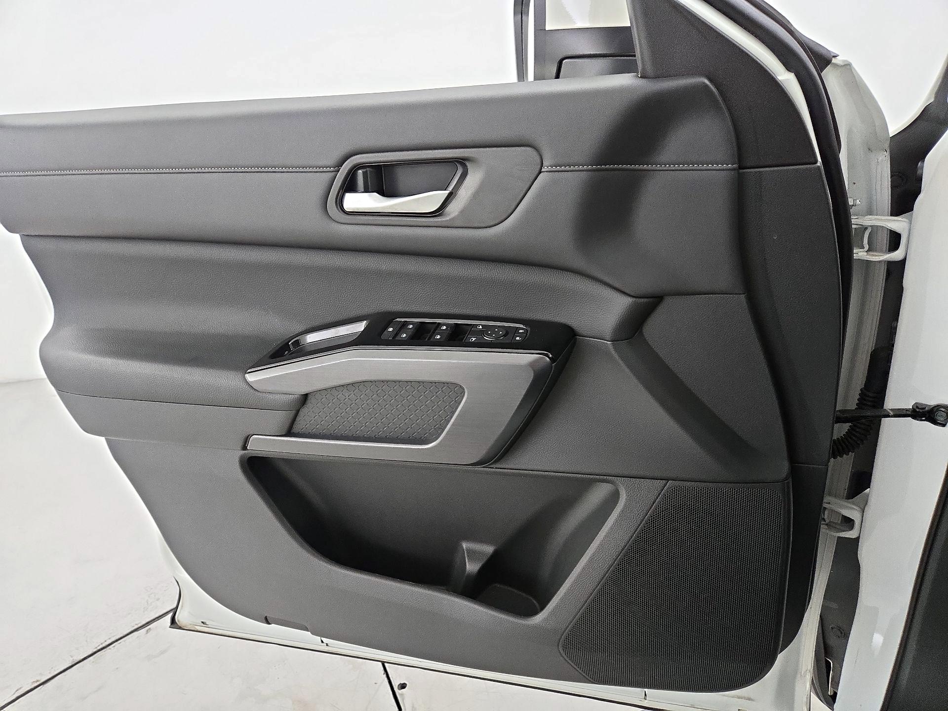 Thumbnail: 2023 Nissan Pathfinder - 12