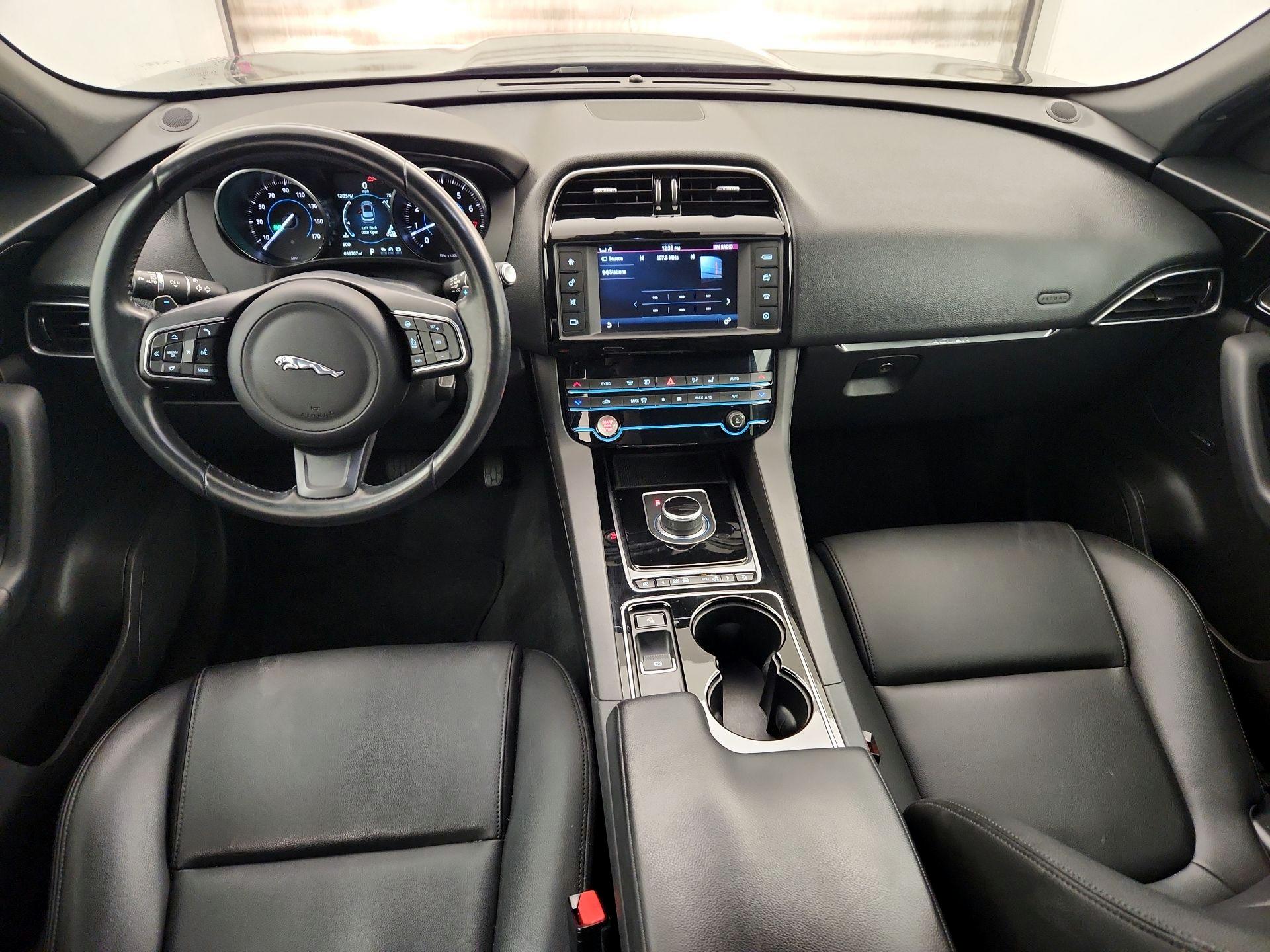 Thumbnail: 2017 Jaguar F-Pace - 9