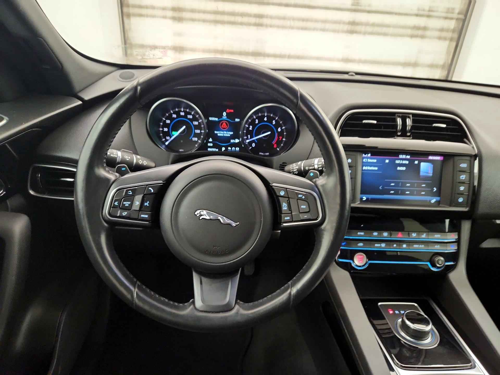 Thumbnail: 2017 Jaguar F-Pace - 10