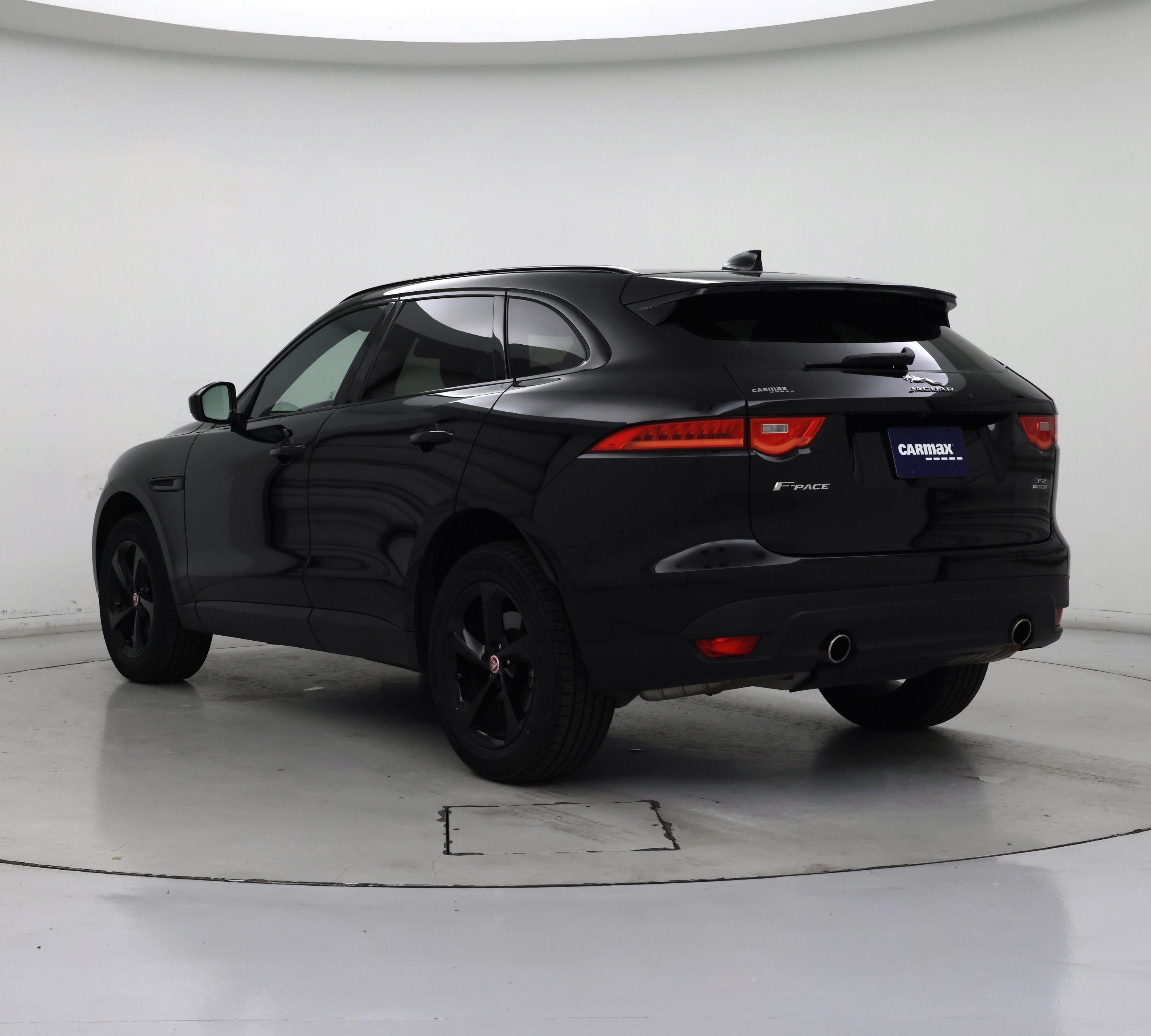 Thumbnail: 2017 Jaguar F-Pace - 2