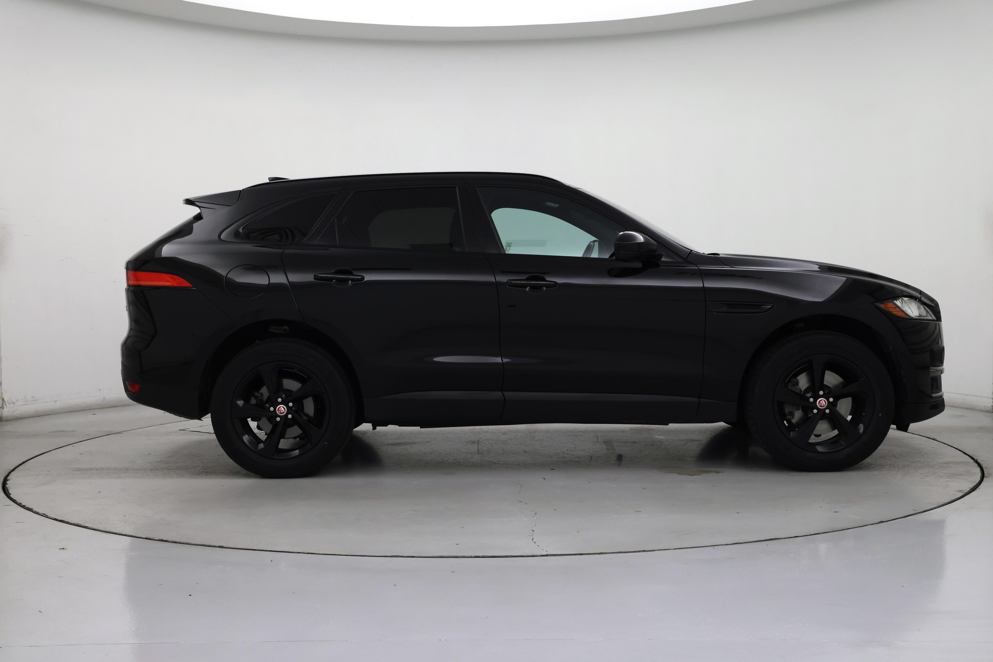Thumbnail: 2017 Jaguar F-Pace - 7