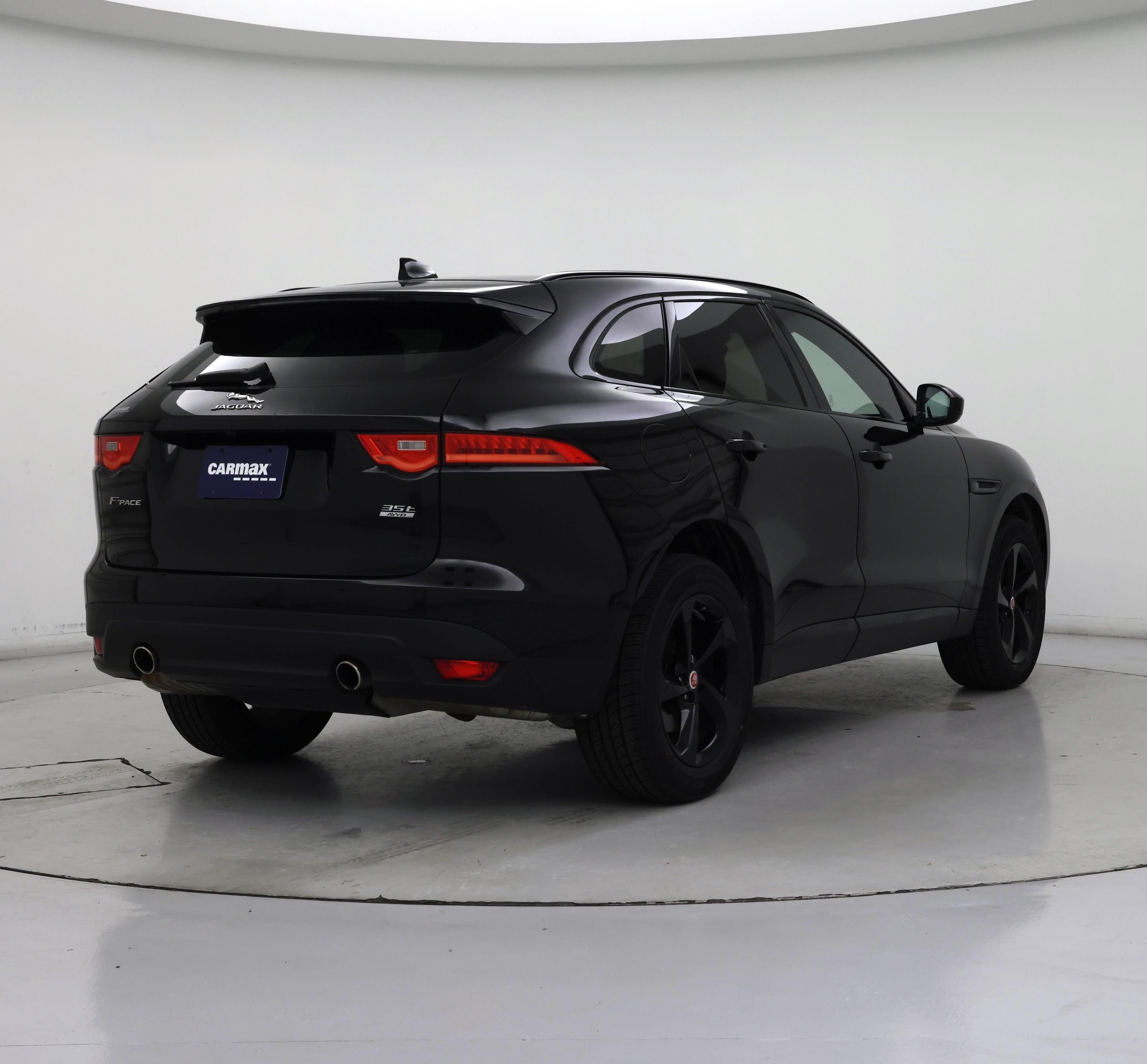 Thumbnail: 2017 Jaguar F-Pace - 8