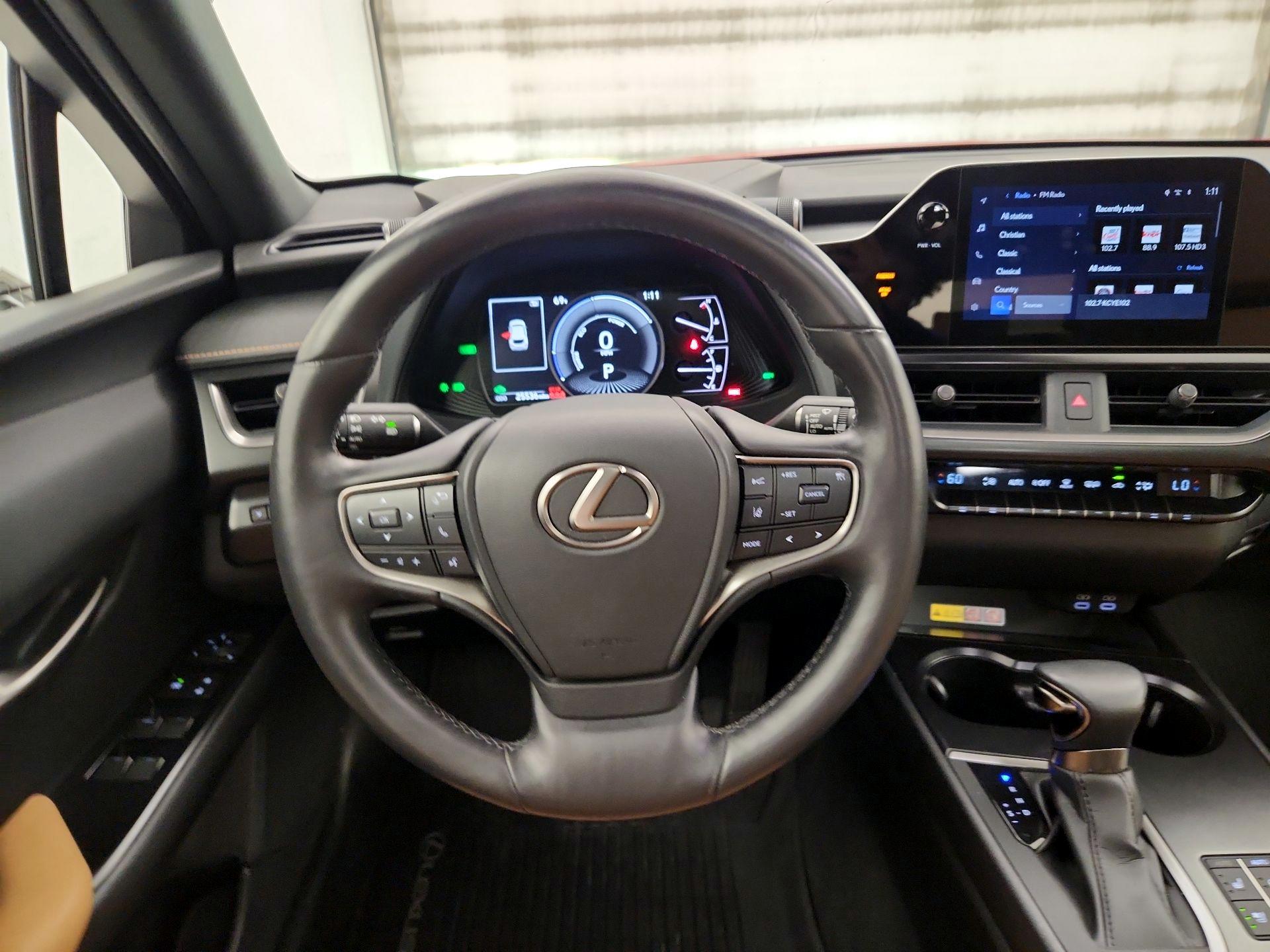 Thumbnail: 2023 Lexus UX - 10