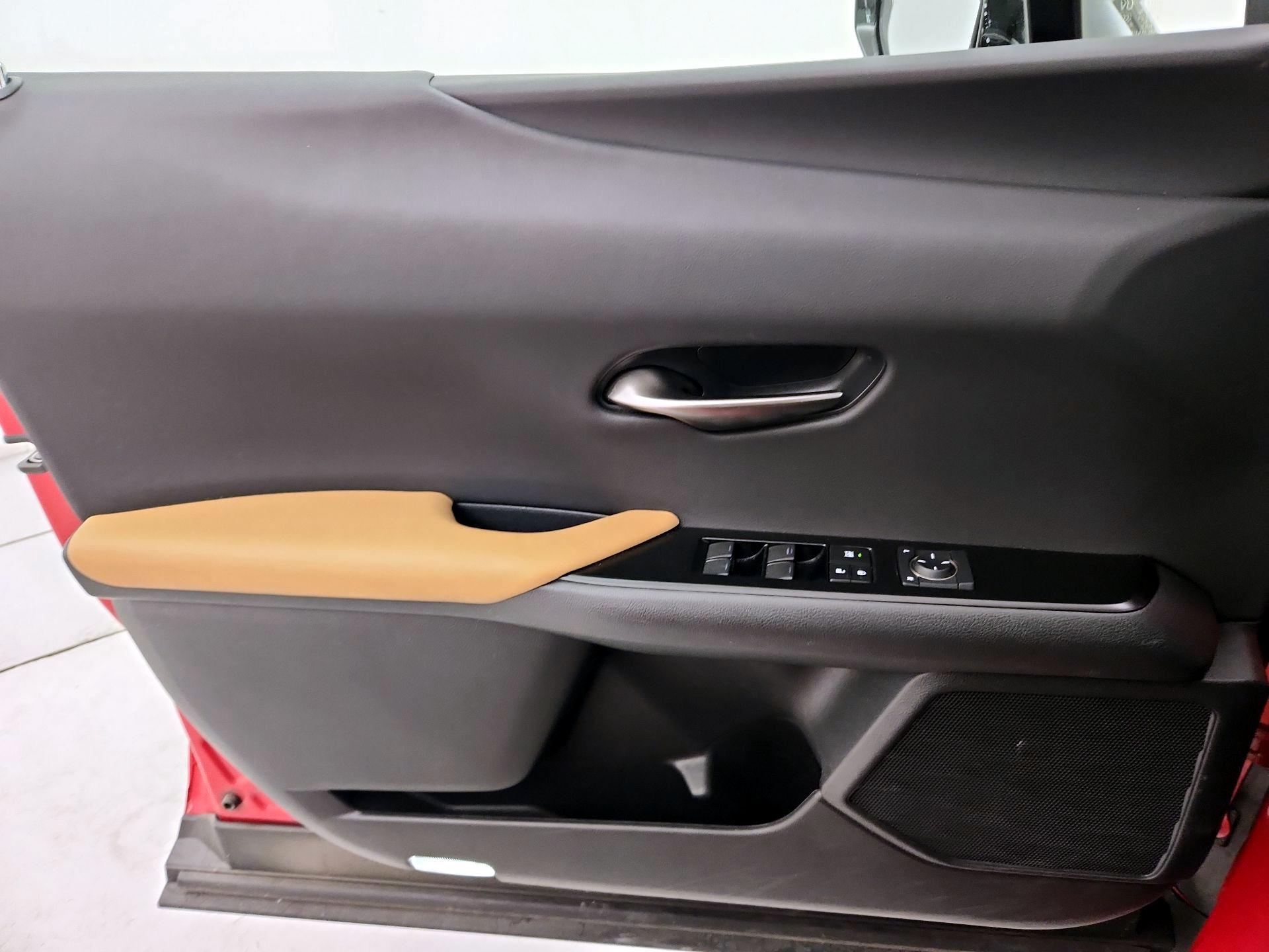 Thumbnail: 2023 Lexus UX - 12