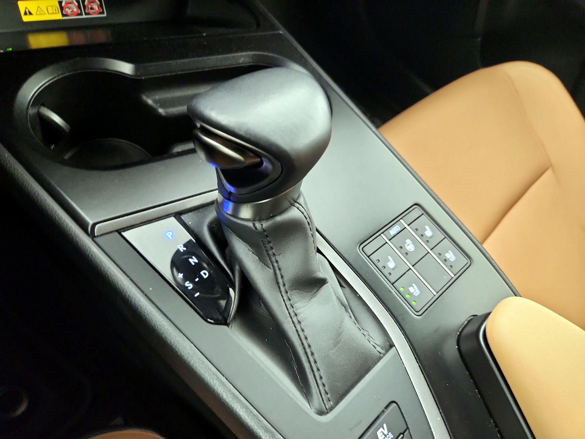 Thumbnail: 2023 Lexus UX - 17