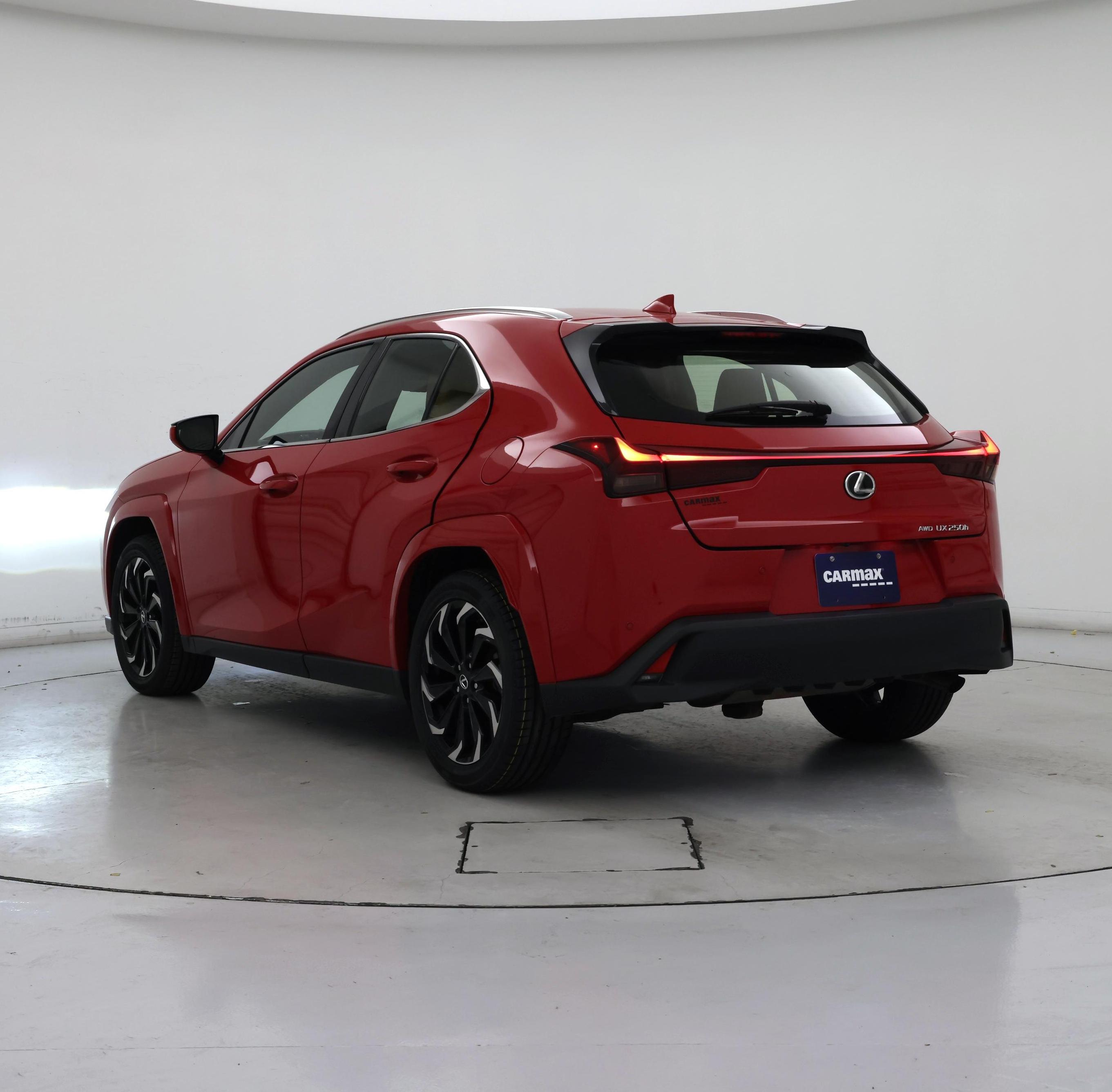 Thumbnail: 2023 Lexus UX - 2