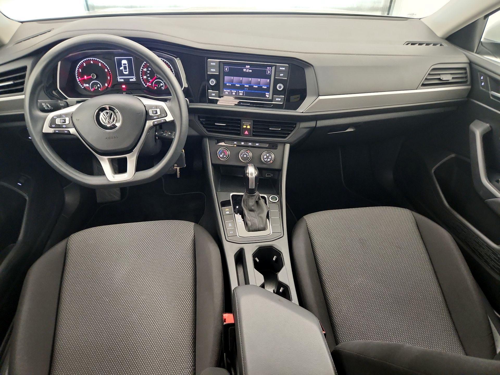 Thumbnail: 2019 Volkswagen Jetta - 9