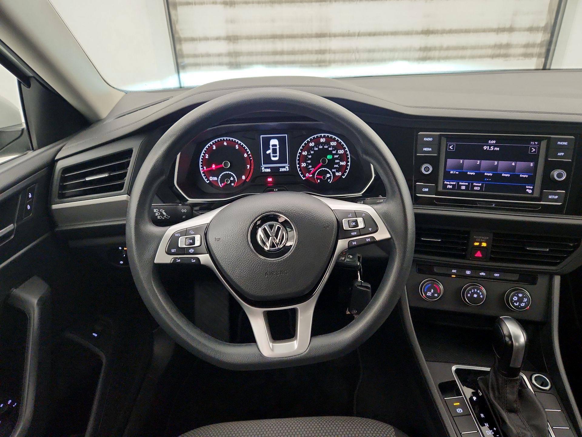 Thumbnail: 2019 Volkswagen Jetta - 10