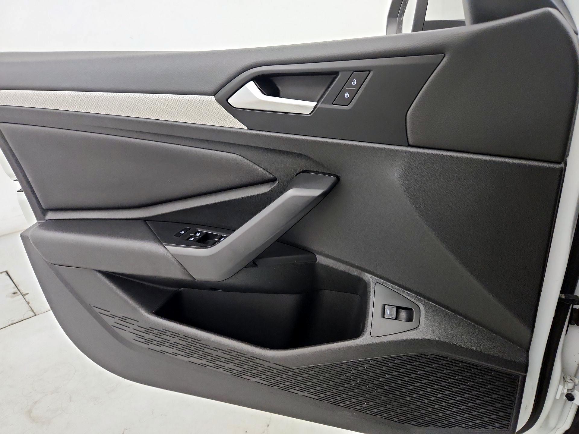 Thumbnail: 2019 Volkswagen Jetta - 12