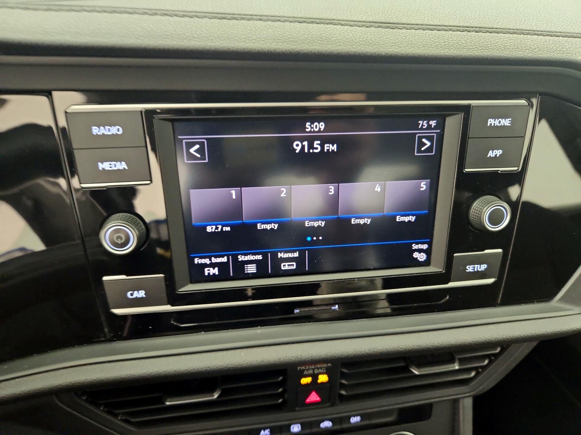 Thumbnail: 2019 Volkswagen Jetta - 15
