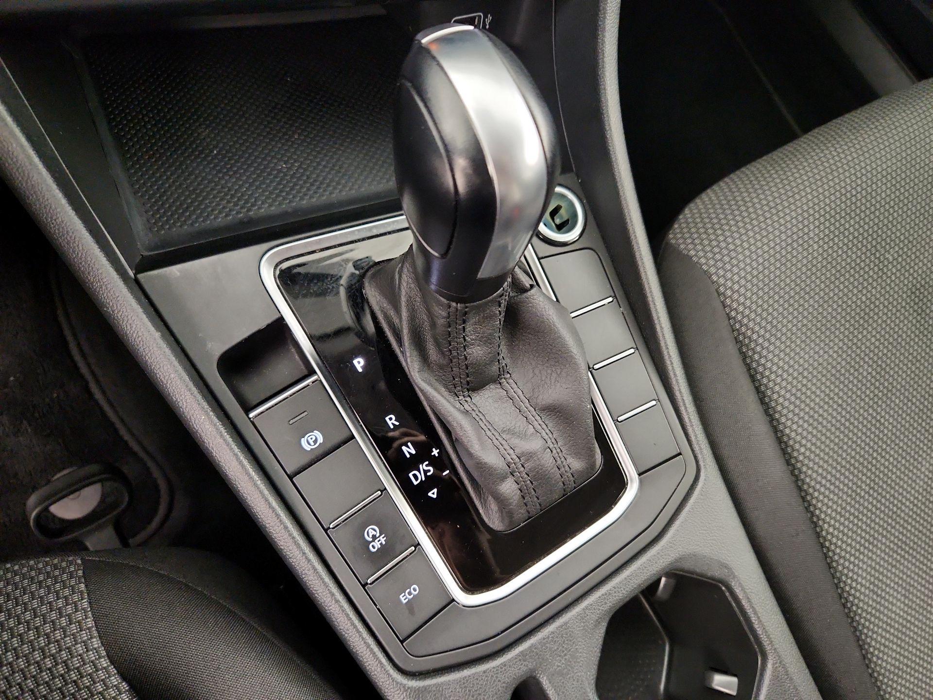 Thumbnail: 2019 Volkswagen Jetta - 17