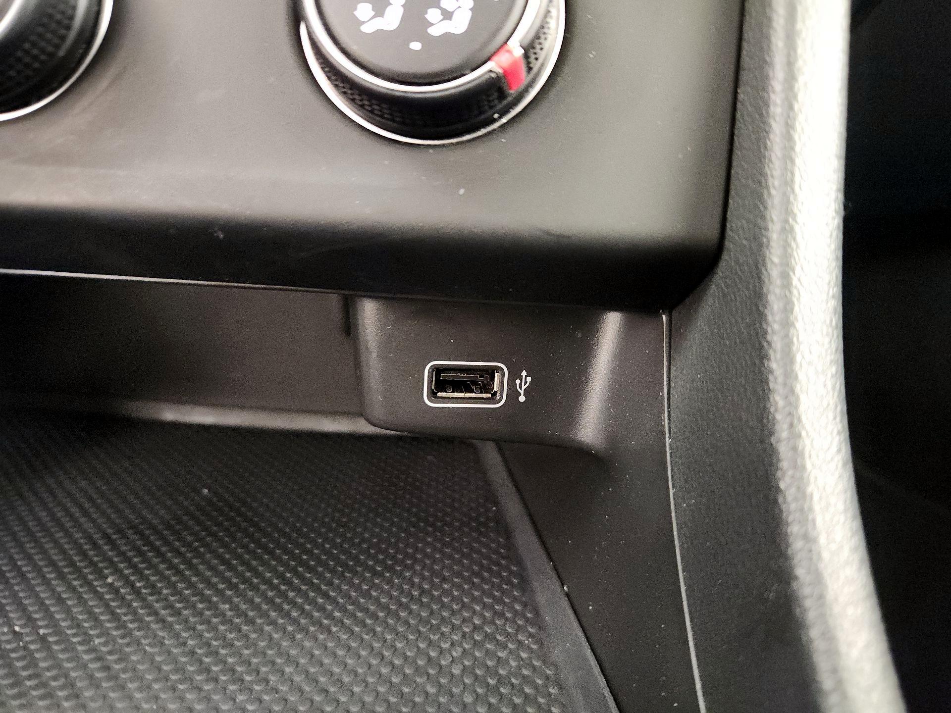 Thumbnail: 2019 Volkswagen Jetta - 18