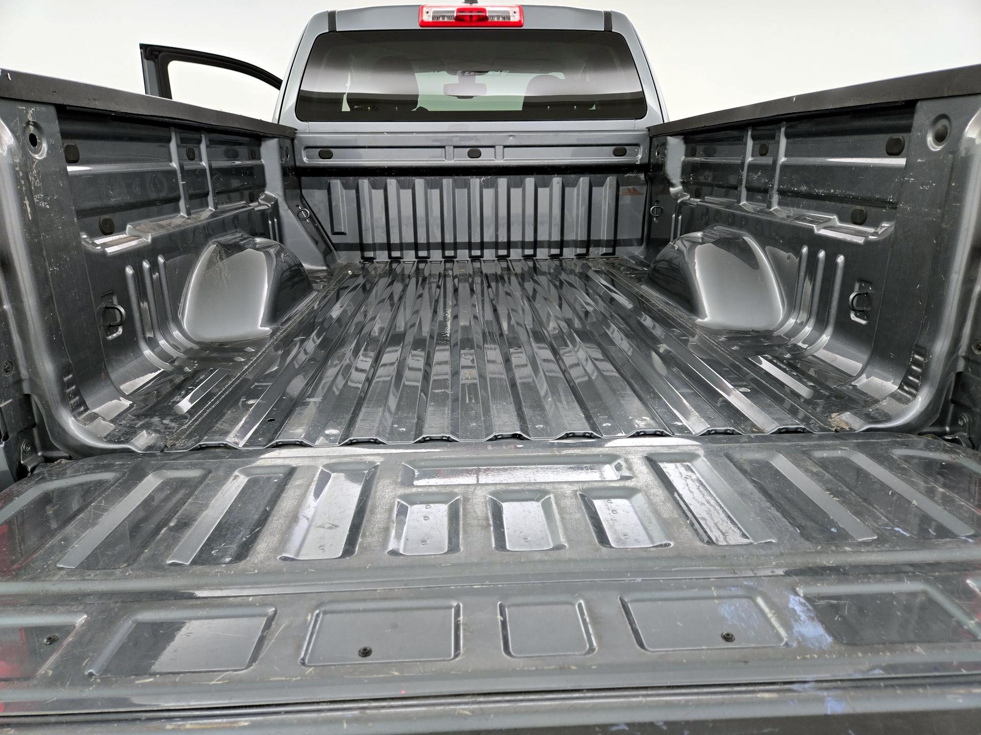 Thumbnail: 2022 Chevrolet Colorado - 20
