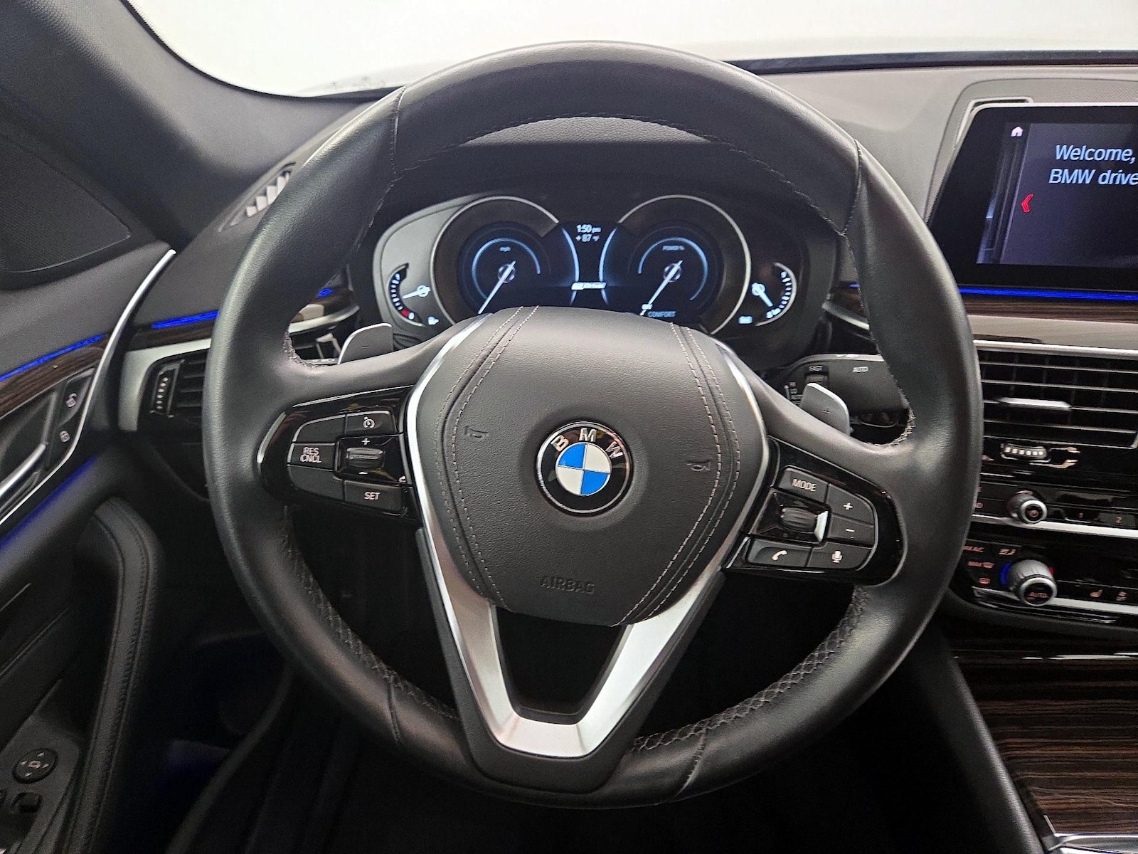 2019 BMW 5 Series 530e - Photo 11